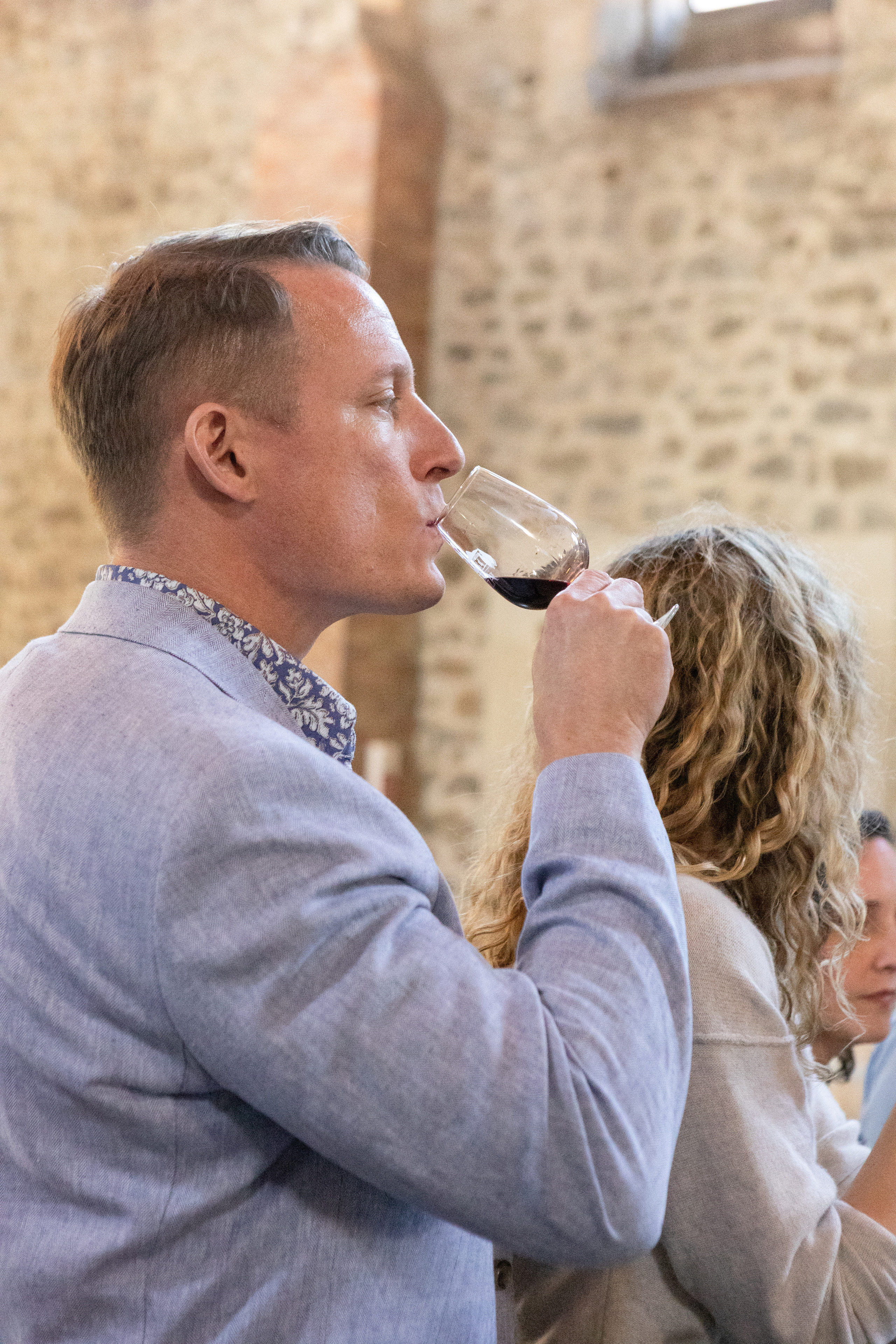 Corporate team building at Chateau de Paraza. Eugénie Smirnova — your photographer in Toulouse and southwest France