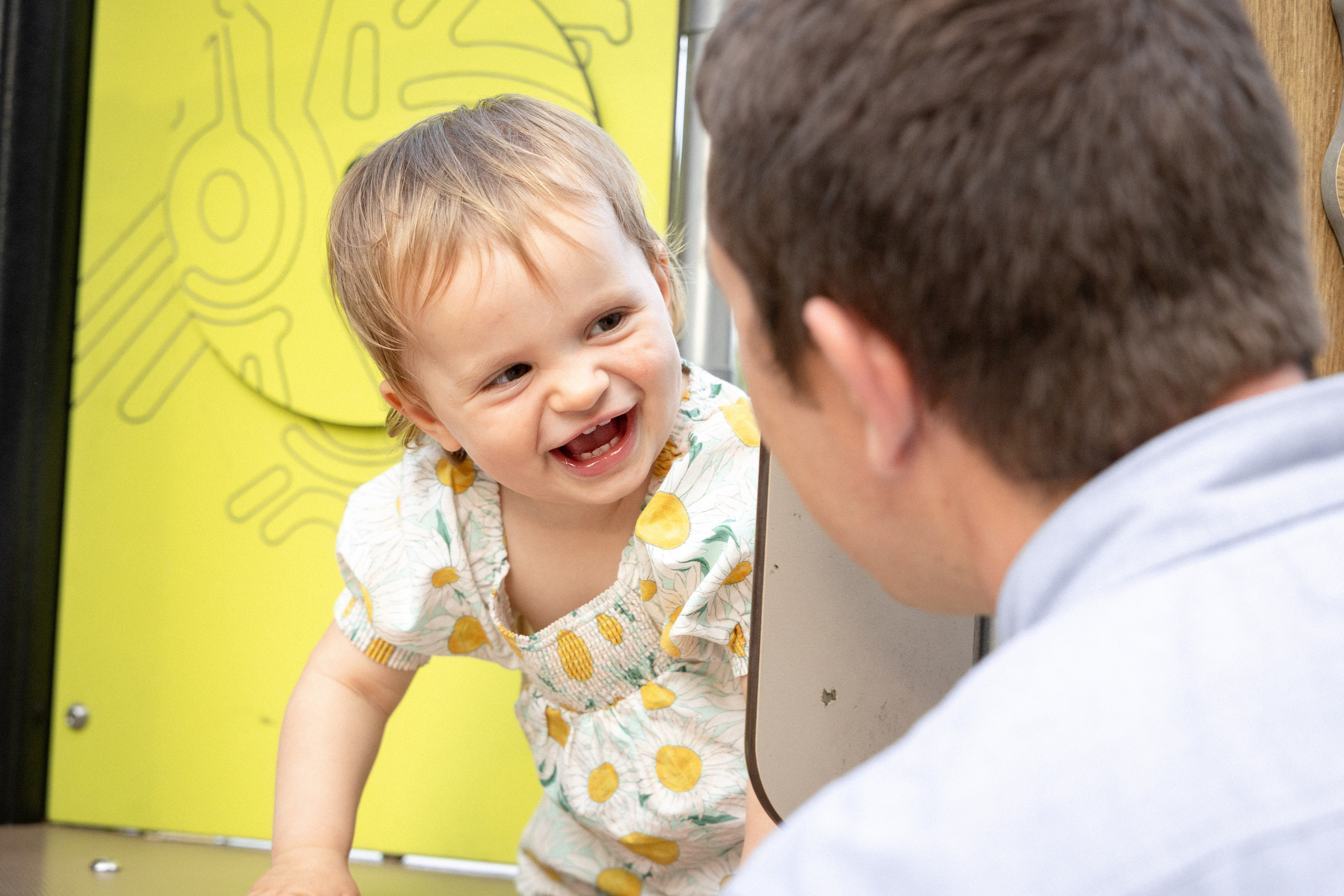 Séance photo de famille lifestyle à Toulouse. Eugénie Smirnova — photographe à Toulouse et dans le sud-ouest de la France