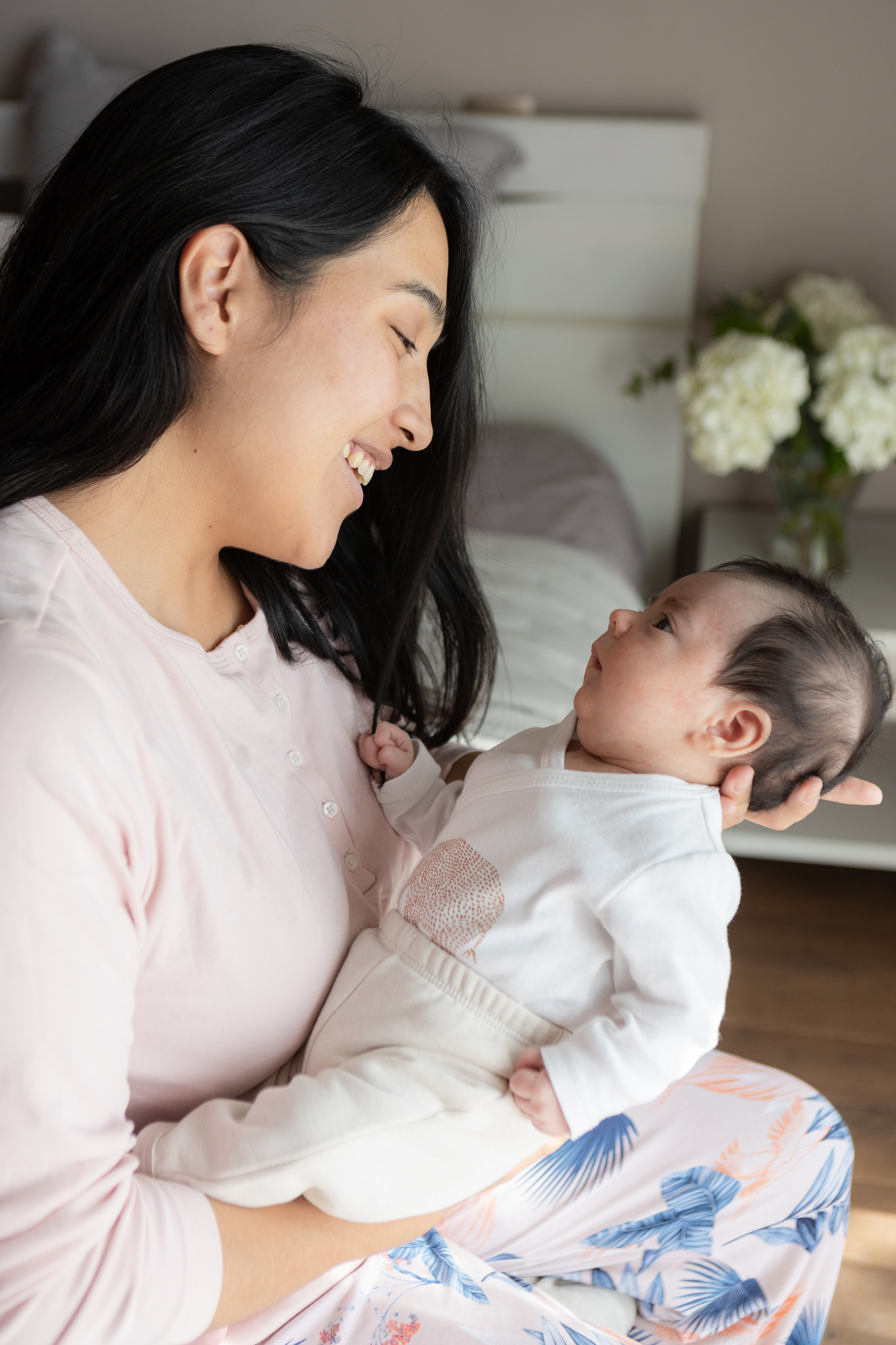 New born home photo session in Toulouse. Eugénie Smirnova — photographe à Toulouse et dans le sud-ouest de la France
