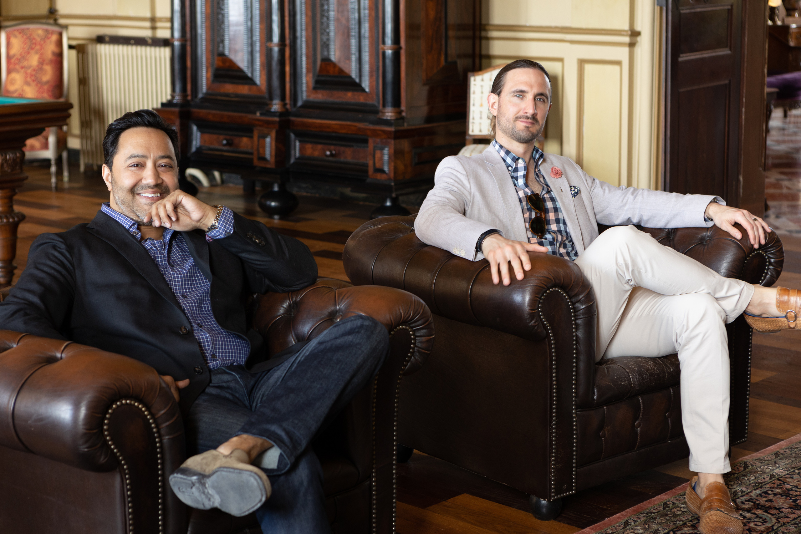 Corporate team building at Chateau de Paraza. Eugénie Smirnova — your photographer in Toulouse and southwest France