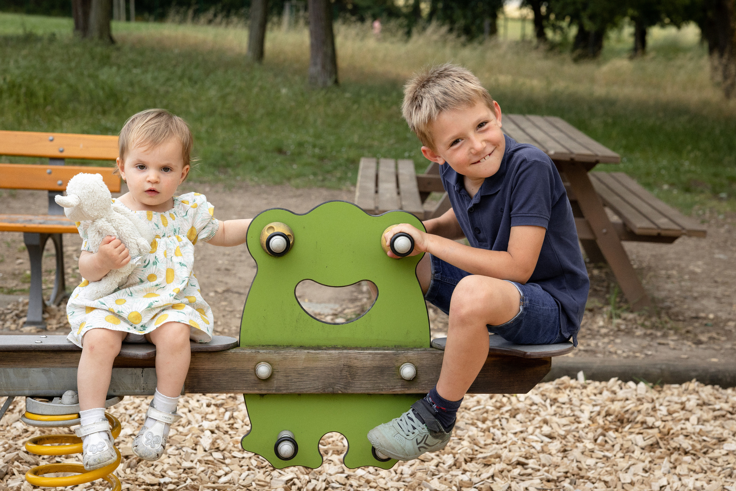 Séance photo de famille lifestyle à Toulouse. Eugénie Smirnova — photographe à Toulouse et dans le sud-ouest de la France
