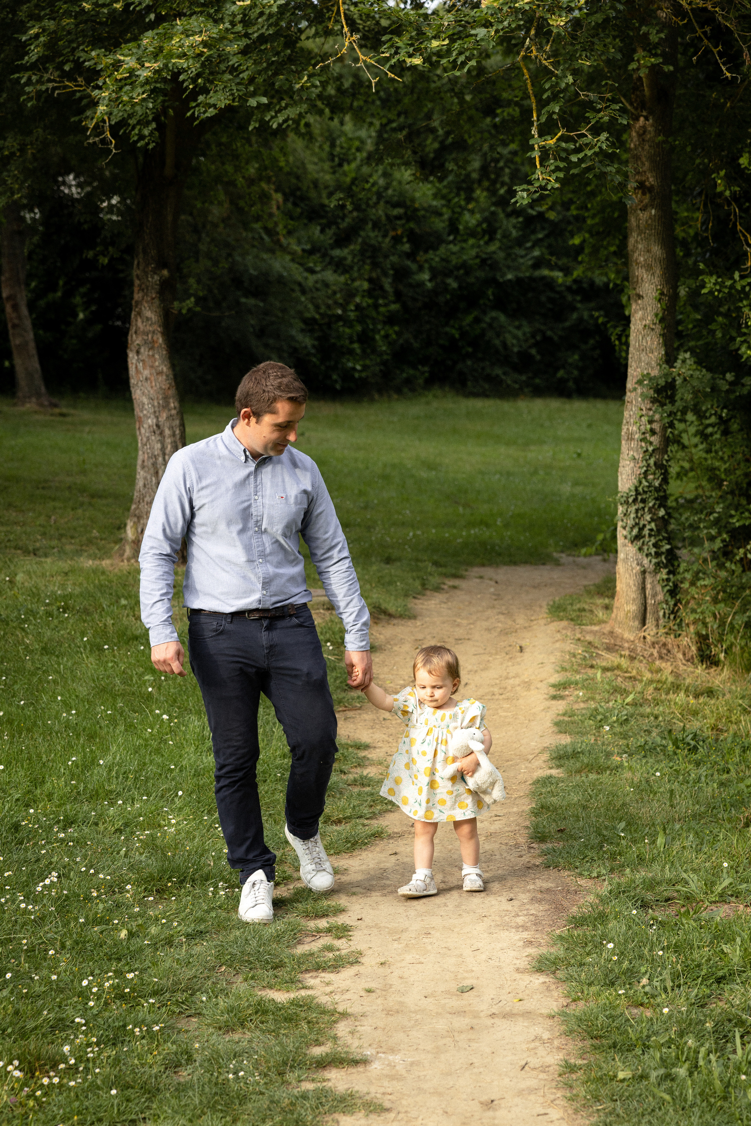 Séance photo de famille lifestyle à Toulouse. Eugénie Smirnova — photographe à Toulouse et dans le sud-ouest de la France