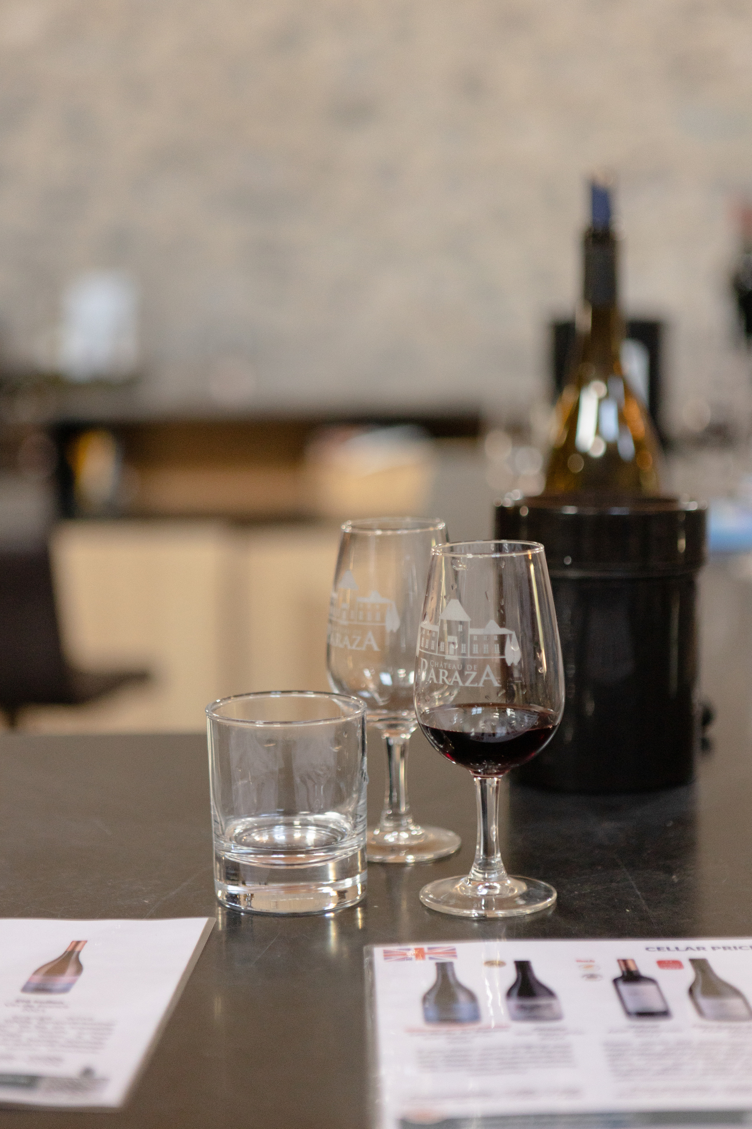 Corporate team building at Chateau de Paraza. Eugénie Smirnova — your photographer in Toulouse and southwest France