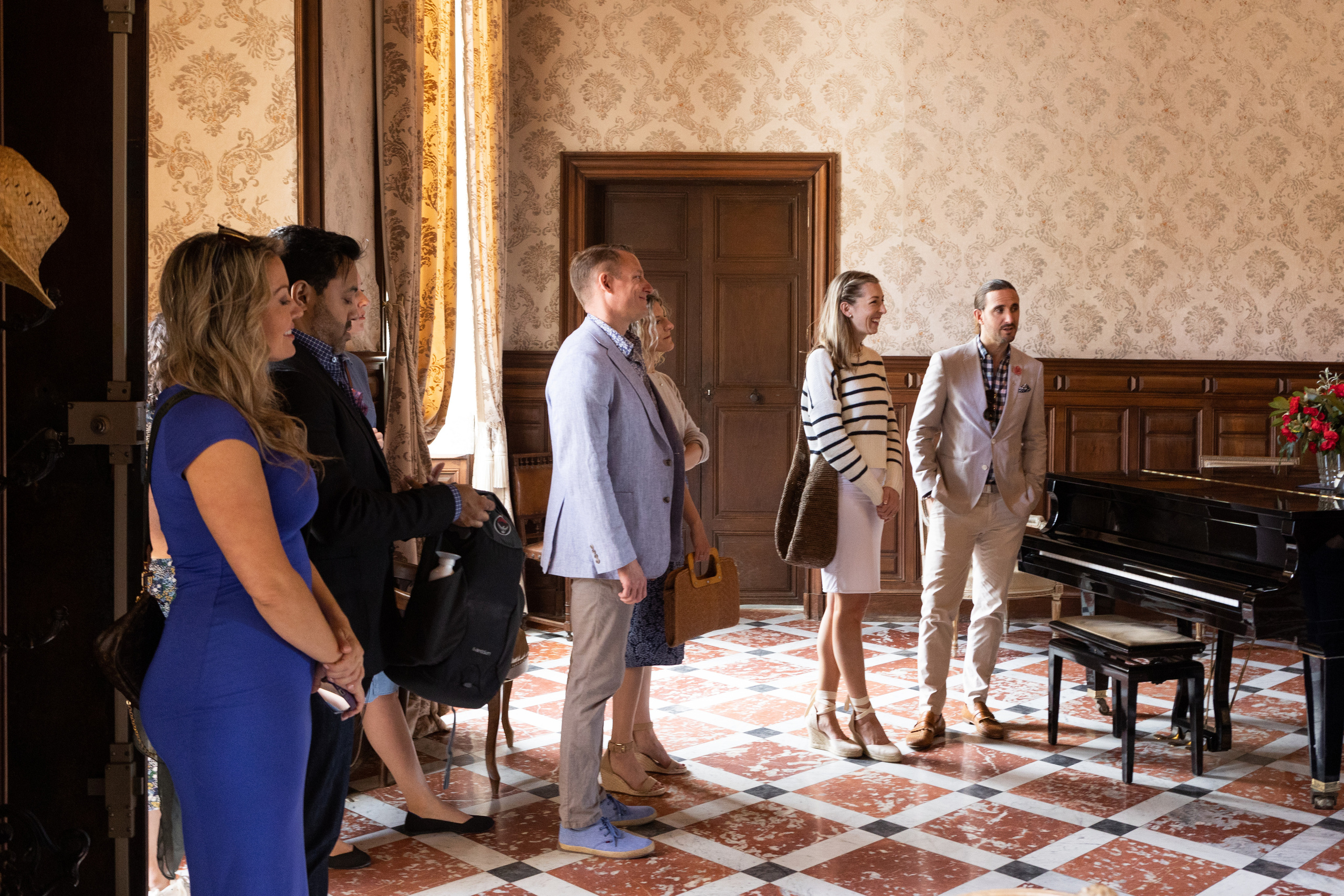 Corporate team building at Chateau de Paraza. Eugénie Smirnova — your photographer in Toulouse and southwest France