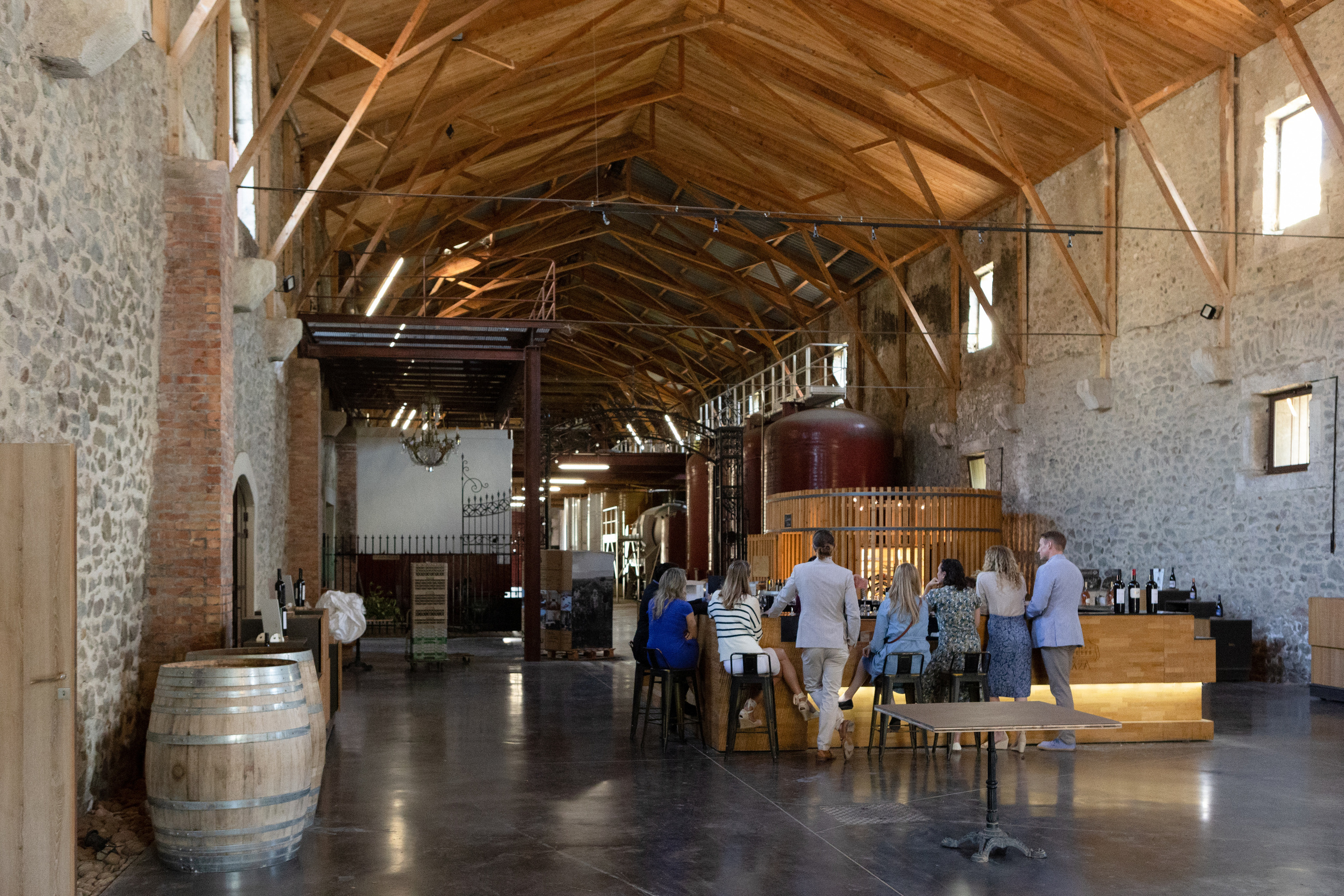 Corporate team building at Chateau de Paraza. Eugénie Smirnova — your photographer in Toulouse and southwest France