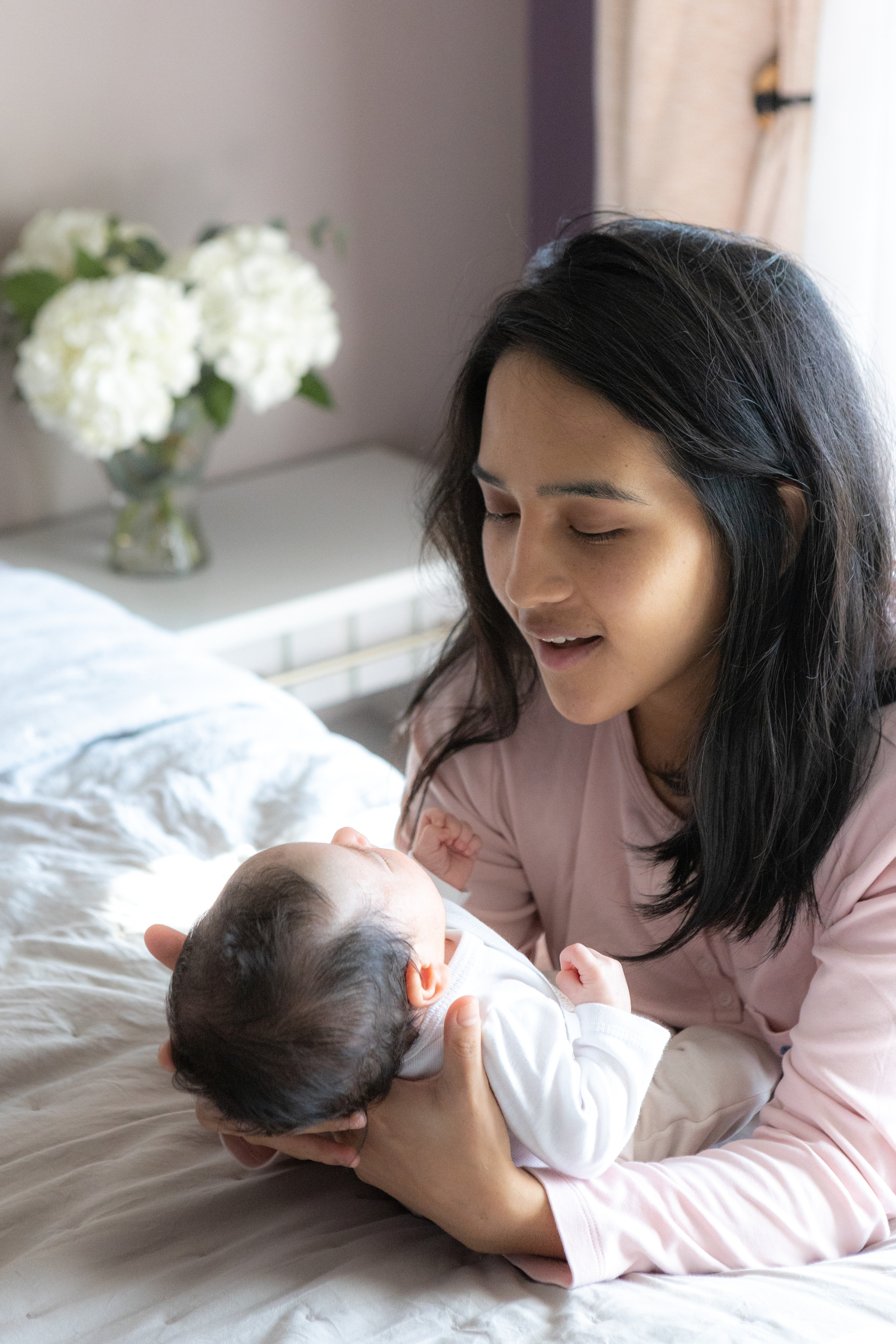 New born home photo session in Toulouse. Eugénie Smirnova — photographe à Toulouse et dans le sud-ouest de la France