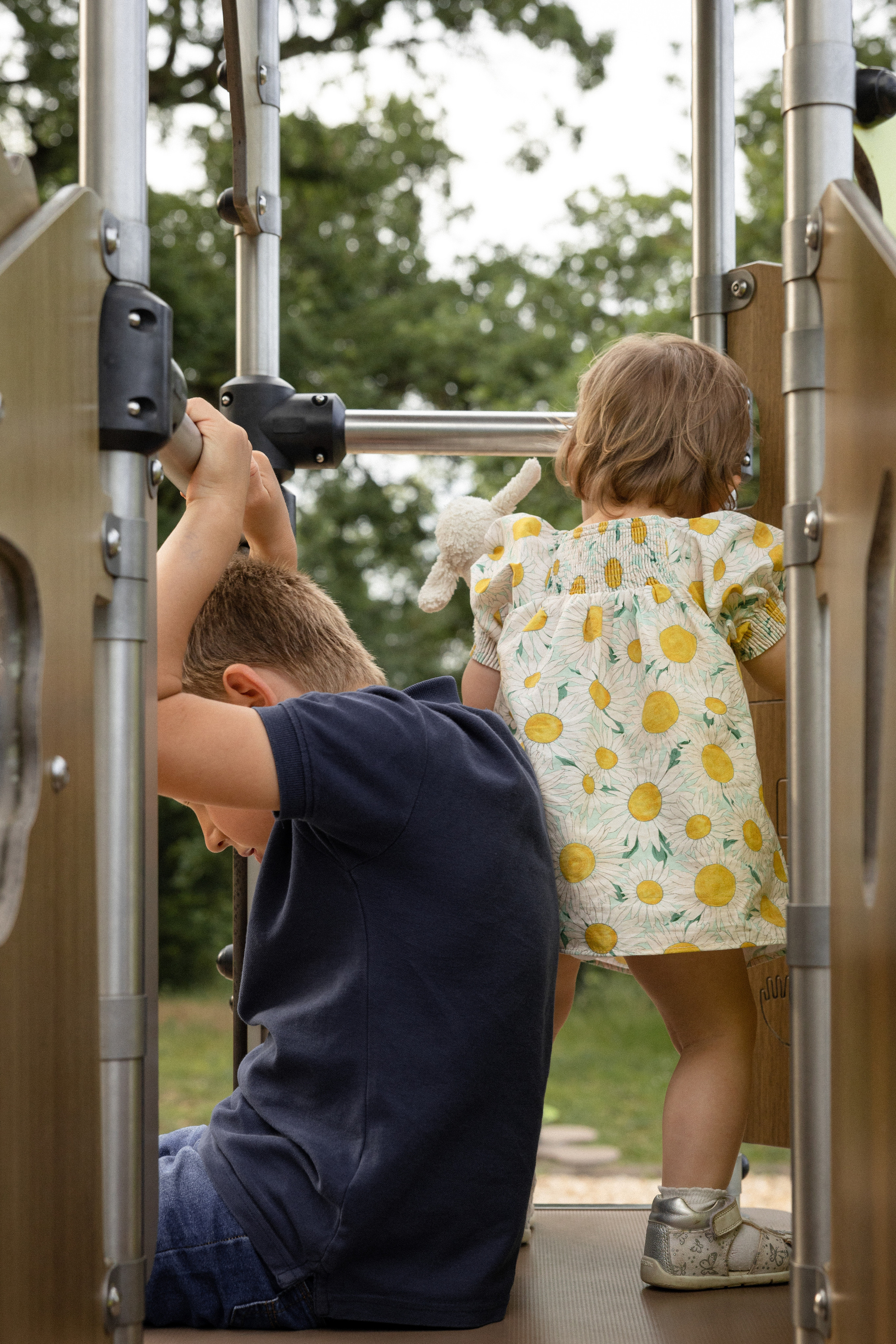 Séance photo de famille lifestyle à Toulouse. Eugénie Smirnova — photographe à Toulouse et dans le sud-ouest de la France