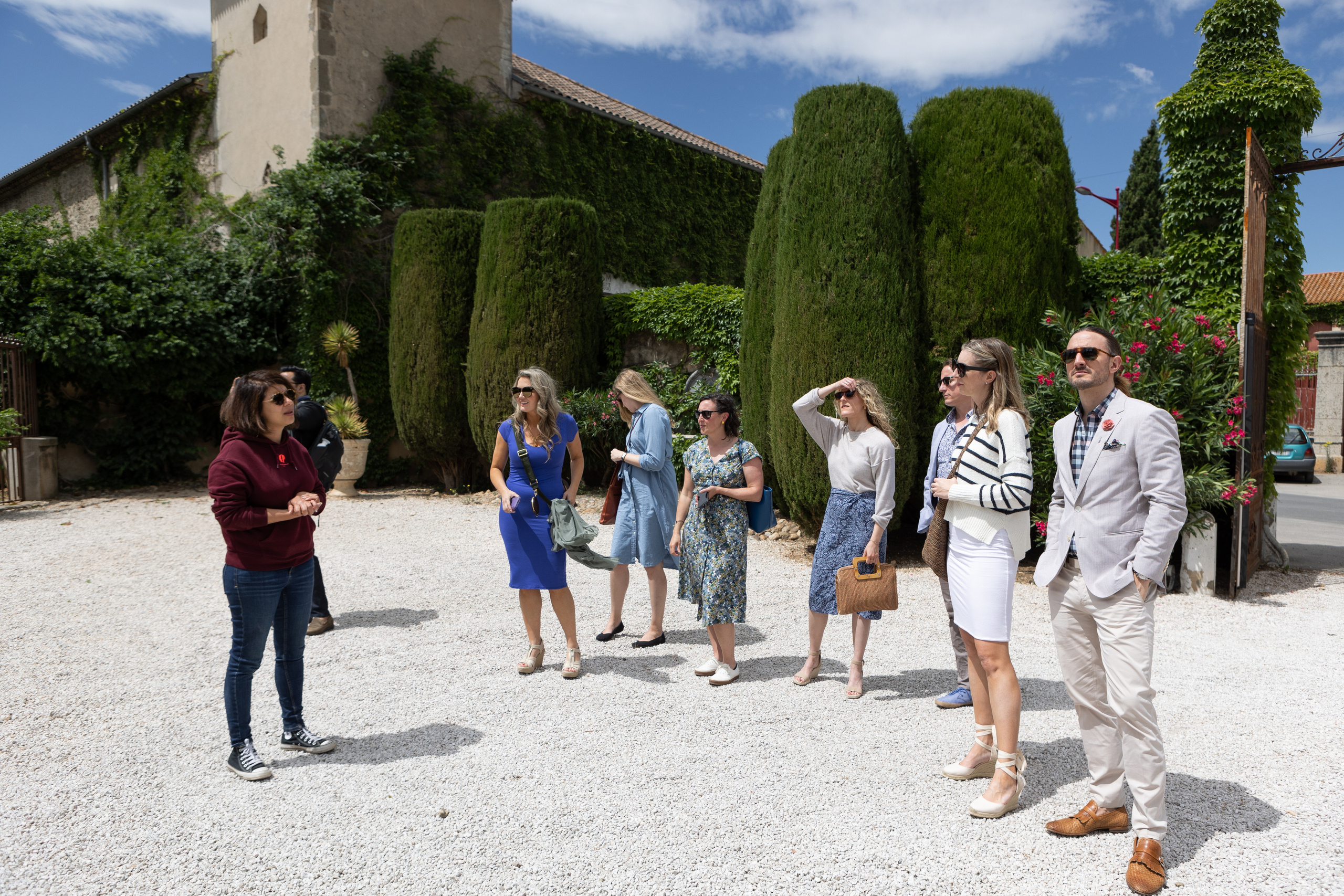 Corporate team building at Chateau de Paraza. Eugénie Smirnova — your photographer in Toulouse and southwest France
