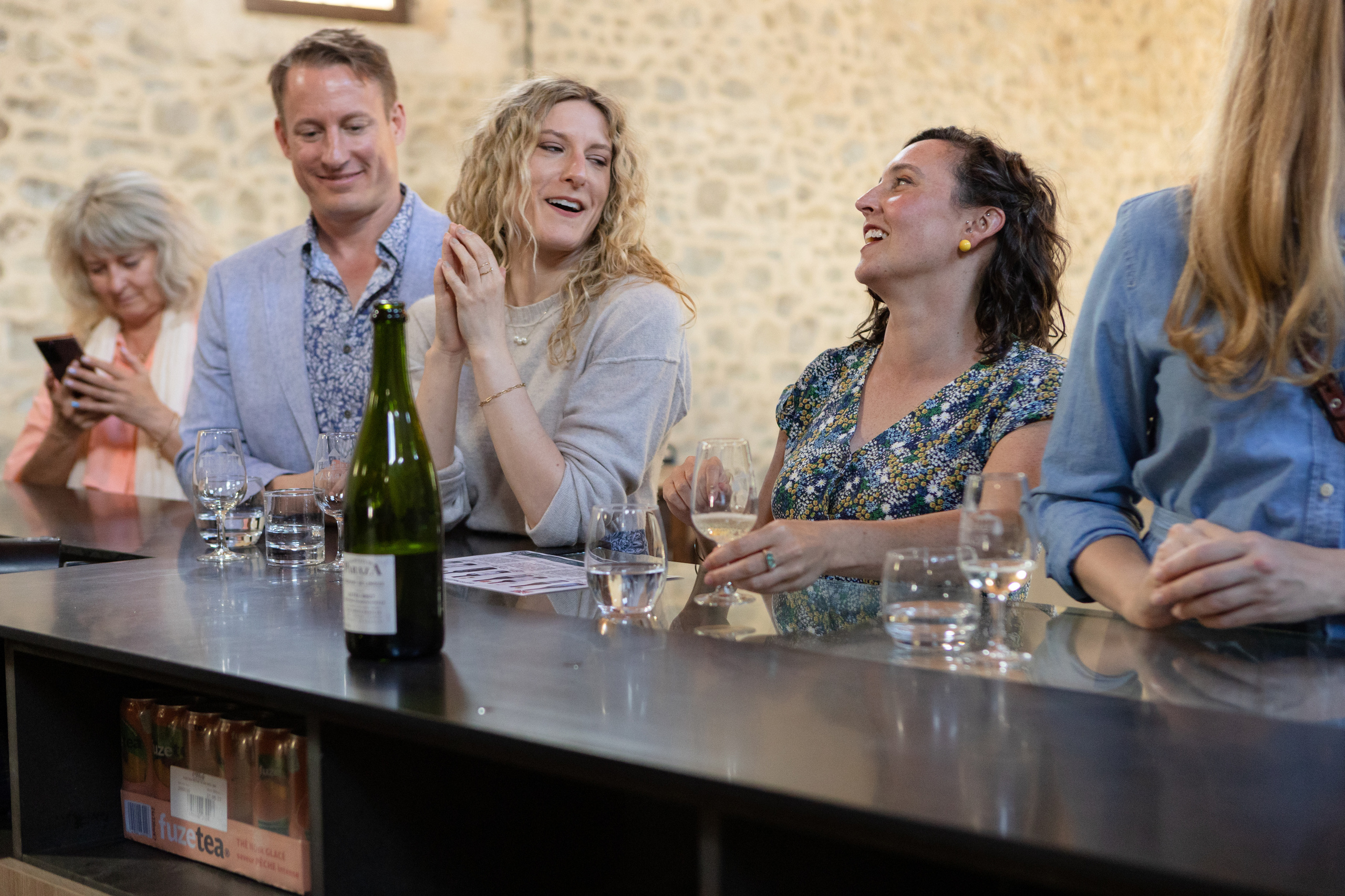 Corporate team building at Chateau de Paraza. Eugénie Smirnova — your photographer in Toulouse and southwest France