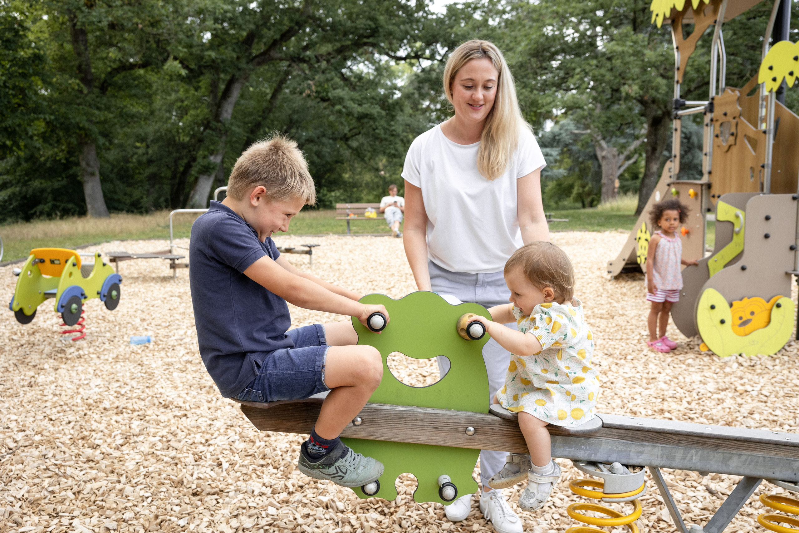 Séance photo de famille lifestyle à Toulouse. Eugénie Smirnova — photographe à Toulouse et dans le sud-ouest de la France