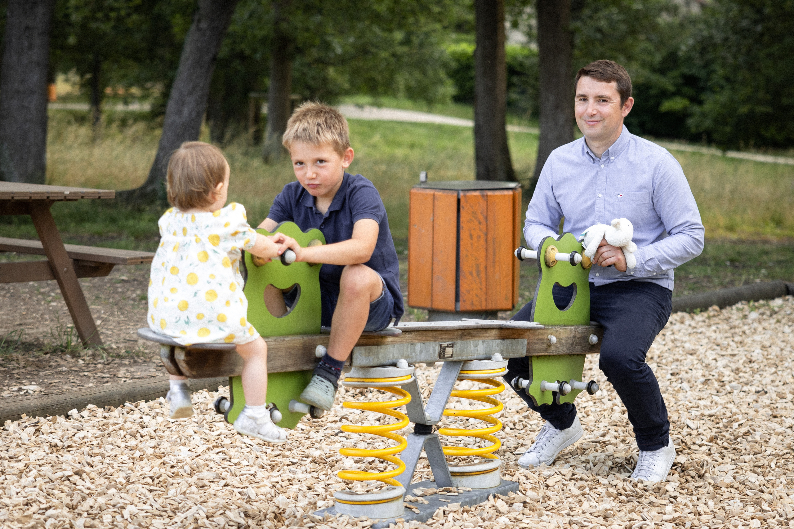 Séance photo de famille lifestyle à Toulouse. Eugénie Smirnova — photographe à Toulouse et dans le sud-ouest de la France