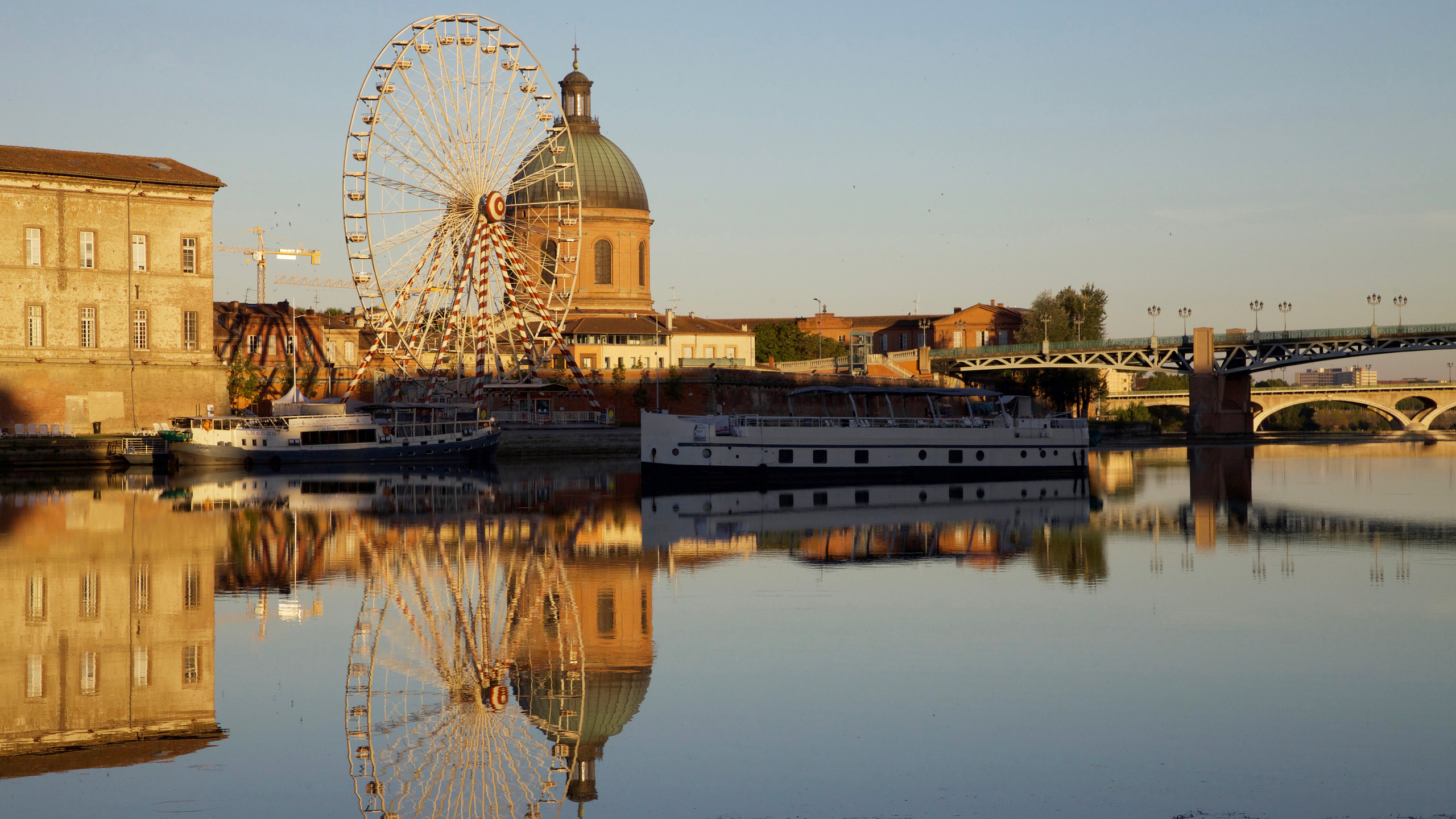 Best photo locations in Toulouse. Eugénie Smirnova — your photographer in Toulouse and southwest France