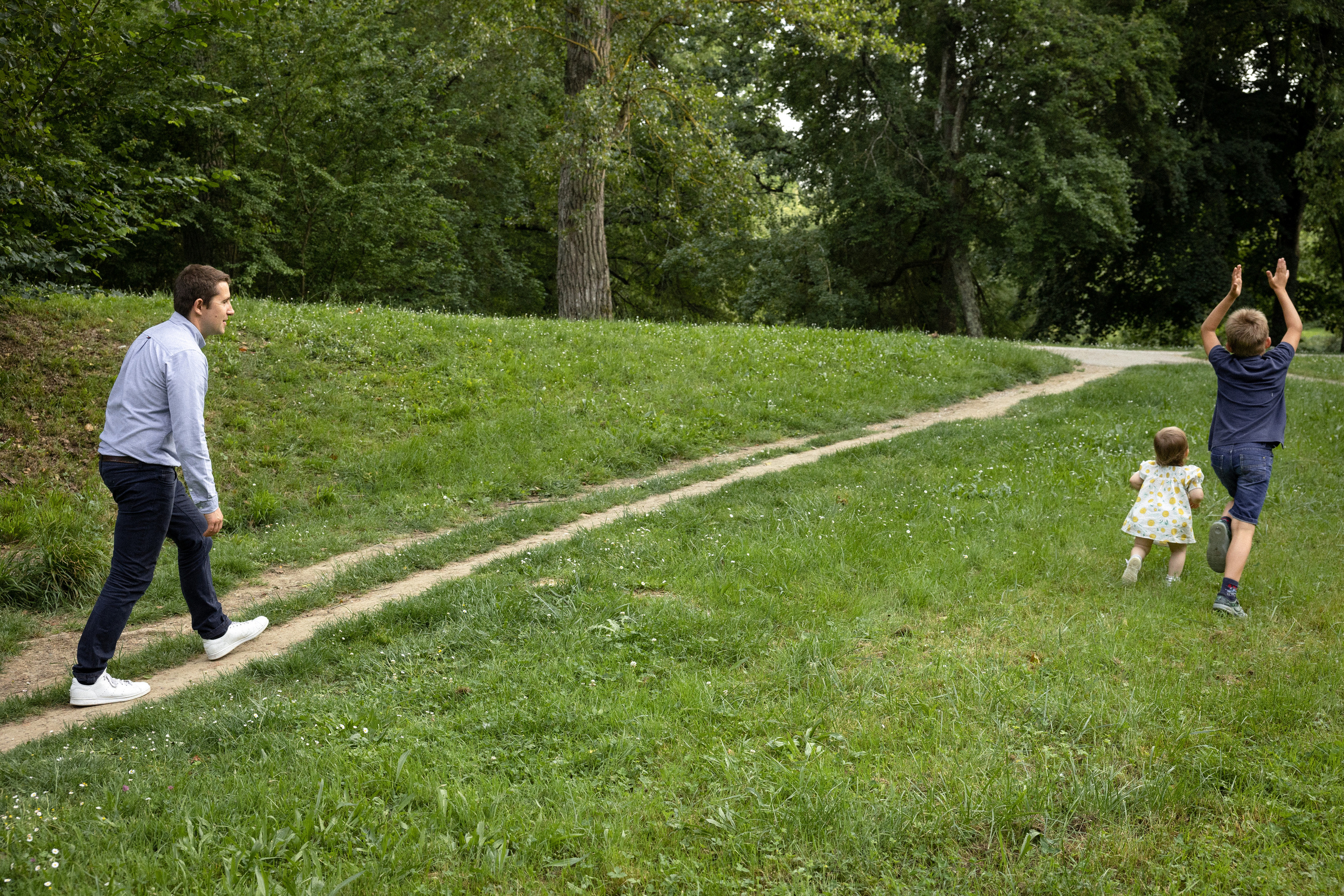 Séance photo de famille lifestyle à Toulouse. Eugénie Smirnova — photographe à Toulouse et dans le sud-ouest de la France