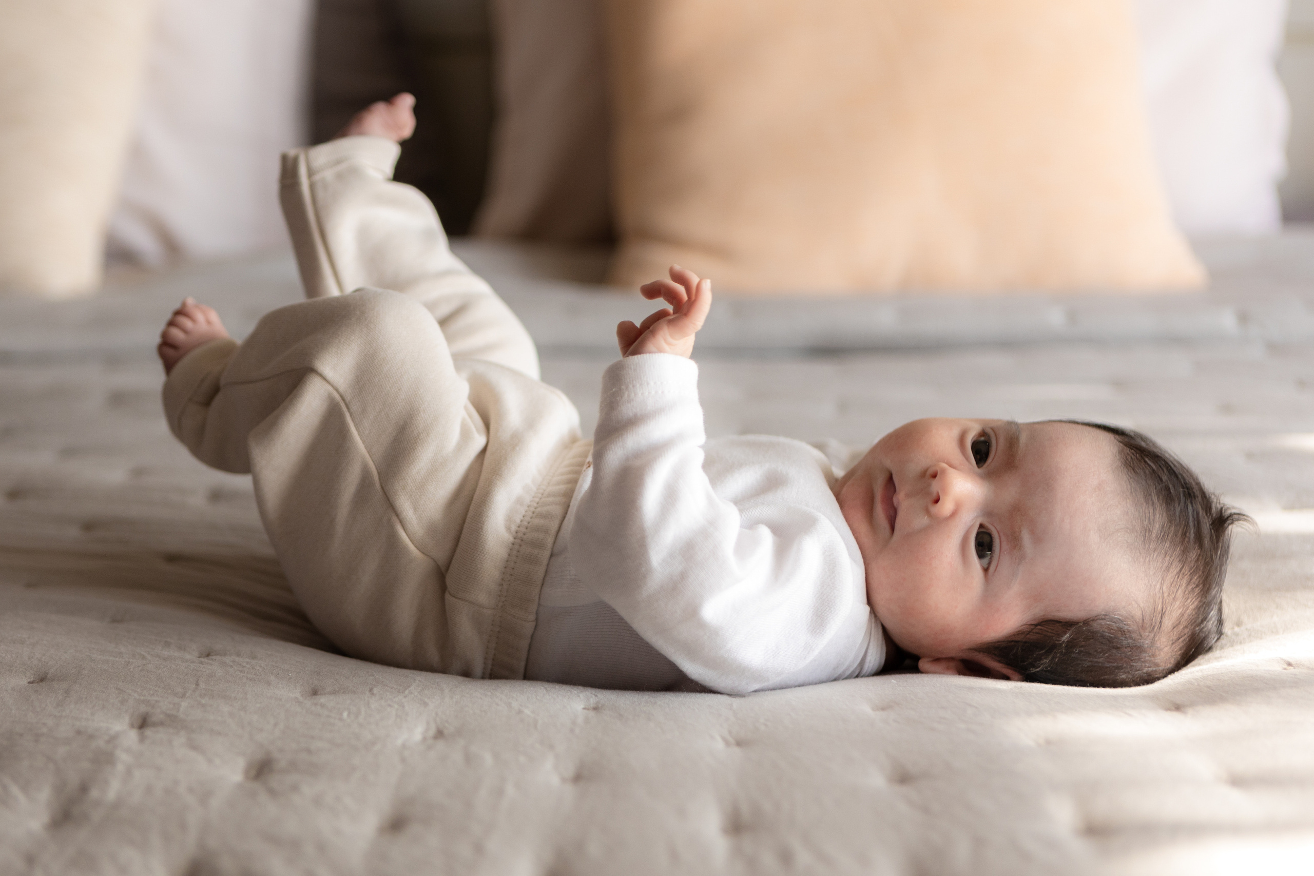 New born home photo session in Toulouse. Eugénie Smirnova — photographe à Toulouse et dans le sud-ouest de la France