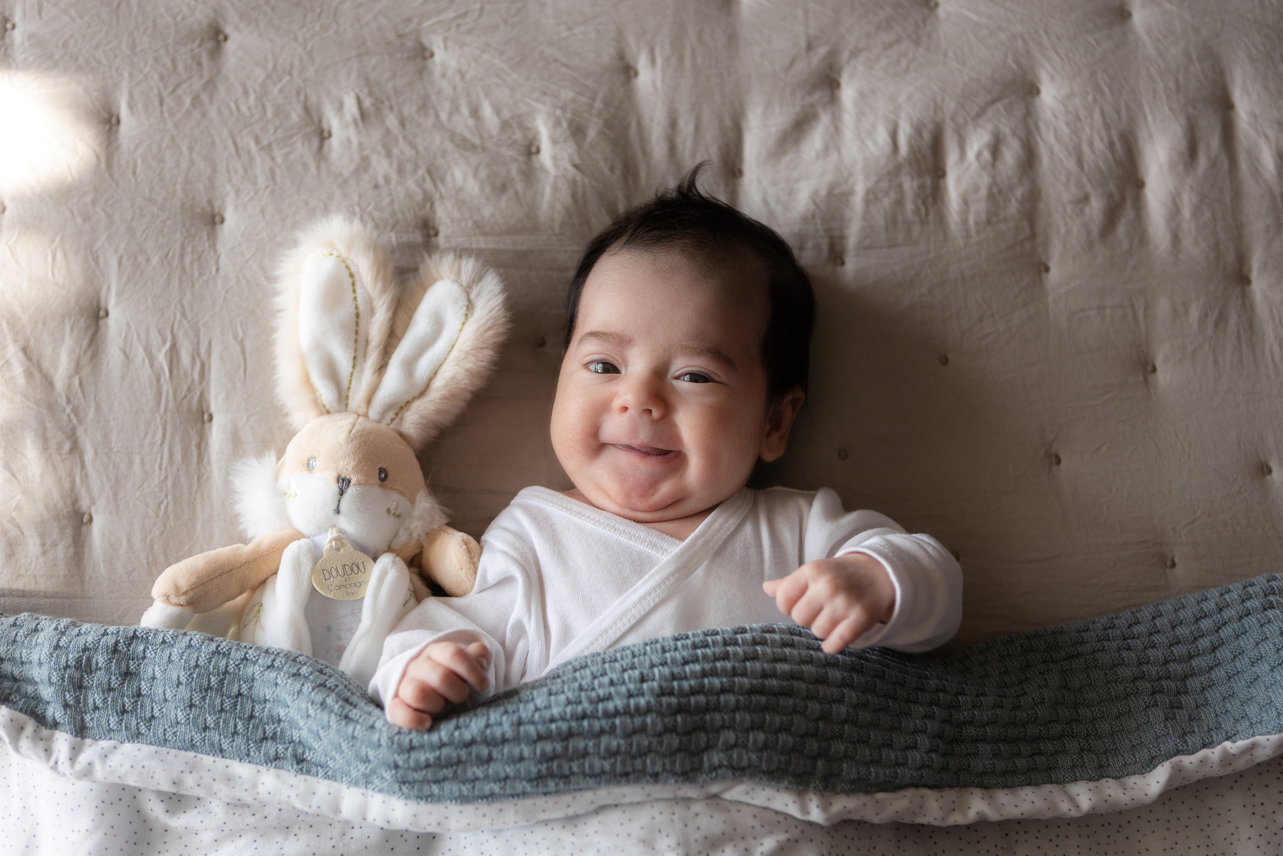 New born home photo session in Toulouse. Eugénie Smirnova — photographe à Toulouse et dans le sud-ouest de la France