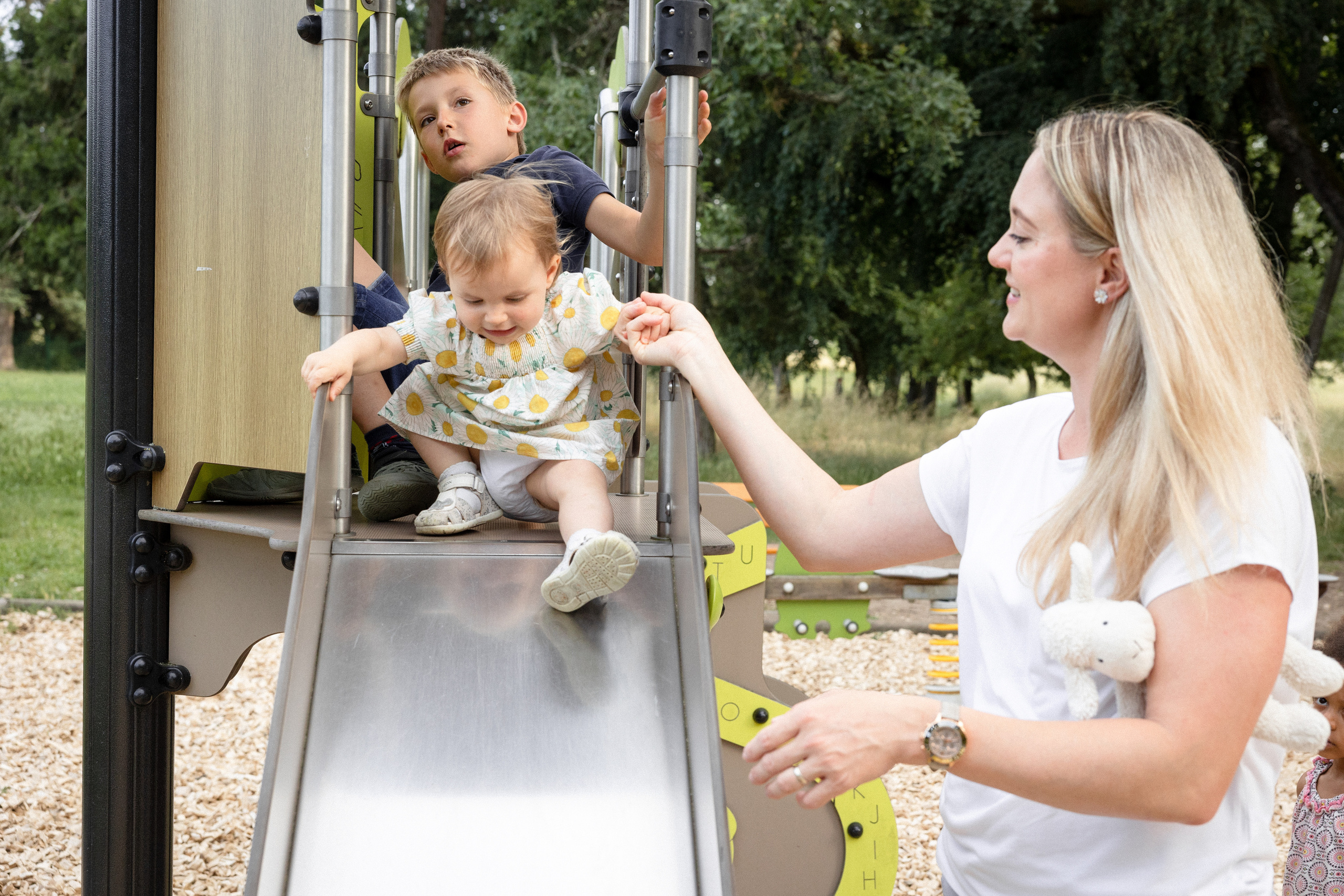 Séance photo de famille lifestyle à Toulouse. Eugénie Smirnova — photographe à Toulouse et dans le sud-ouest de la France