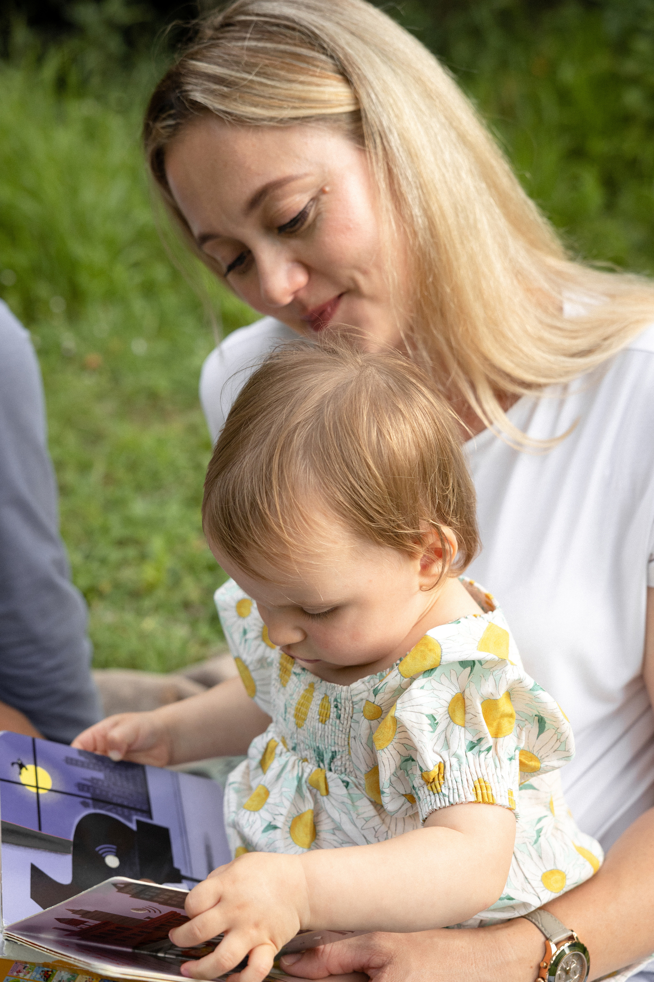 Séance photo de famille lifestyle à Toulouse. Eugénie Smirnova — photographe à Toulouse et dans le sud-ouest de la France
