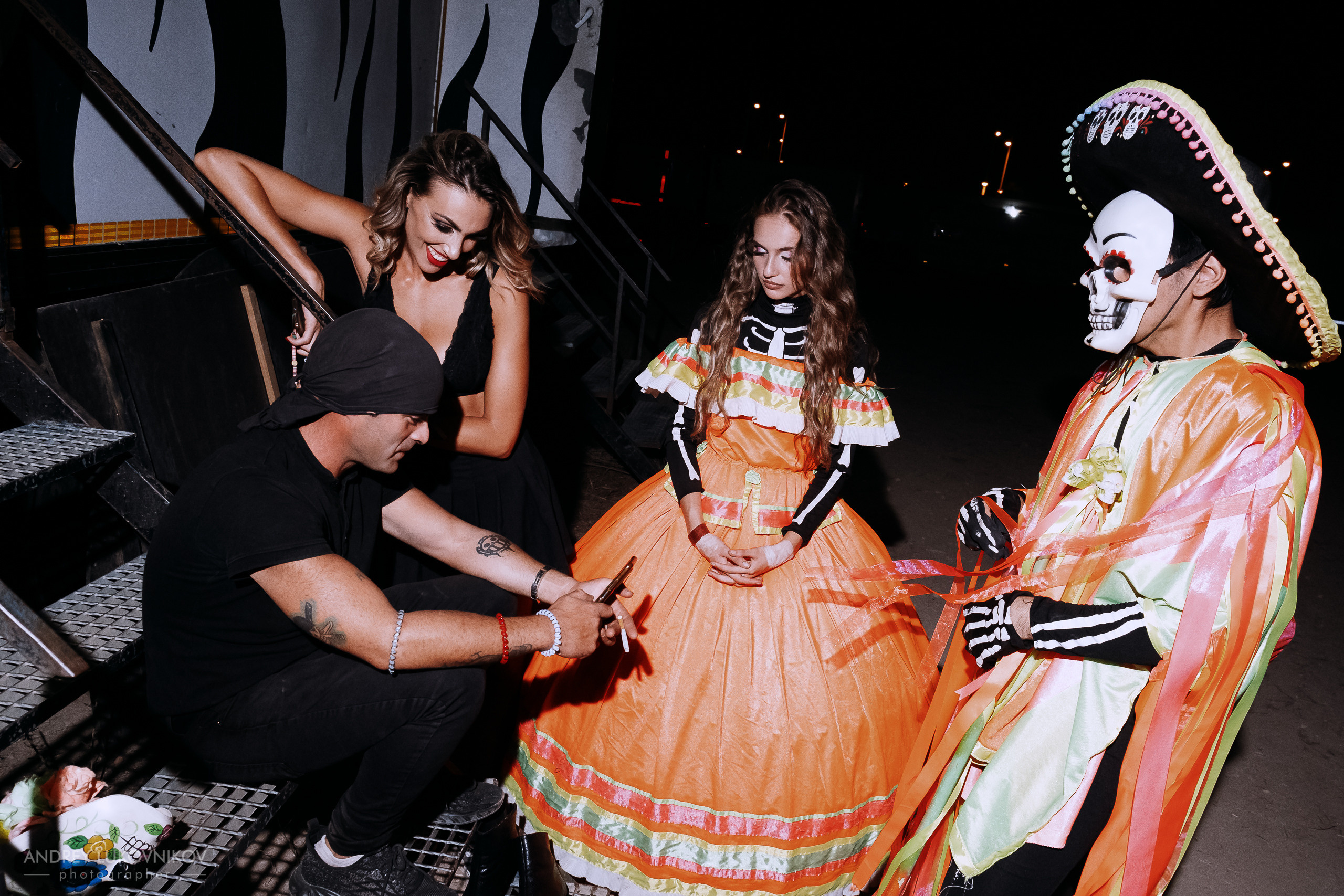 Sesión de fotos entre bastidores en El Circo Encantado: la vida de los artistas tras bambalinas