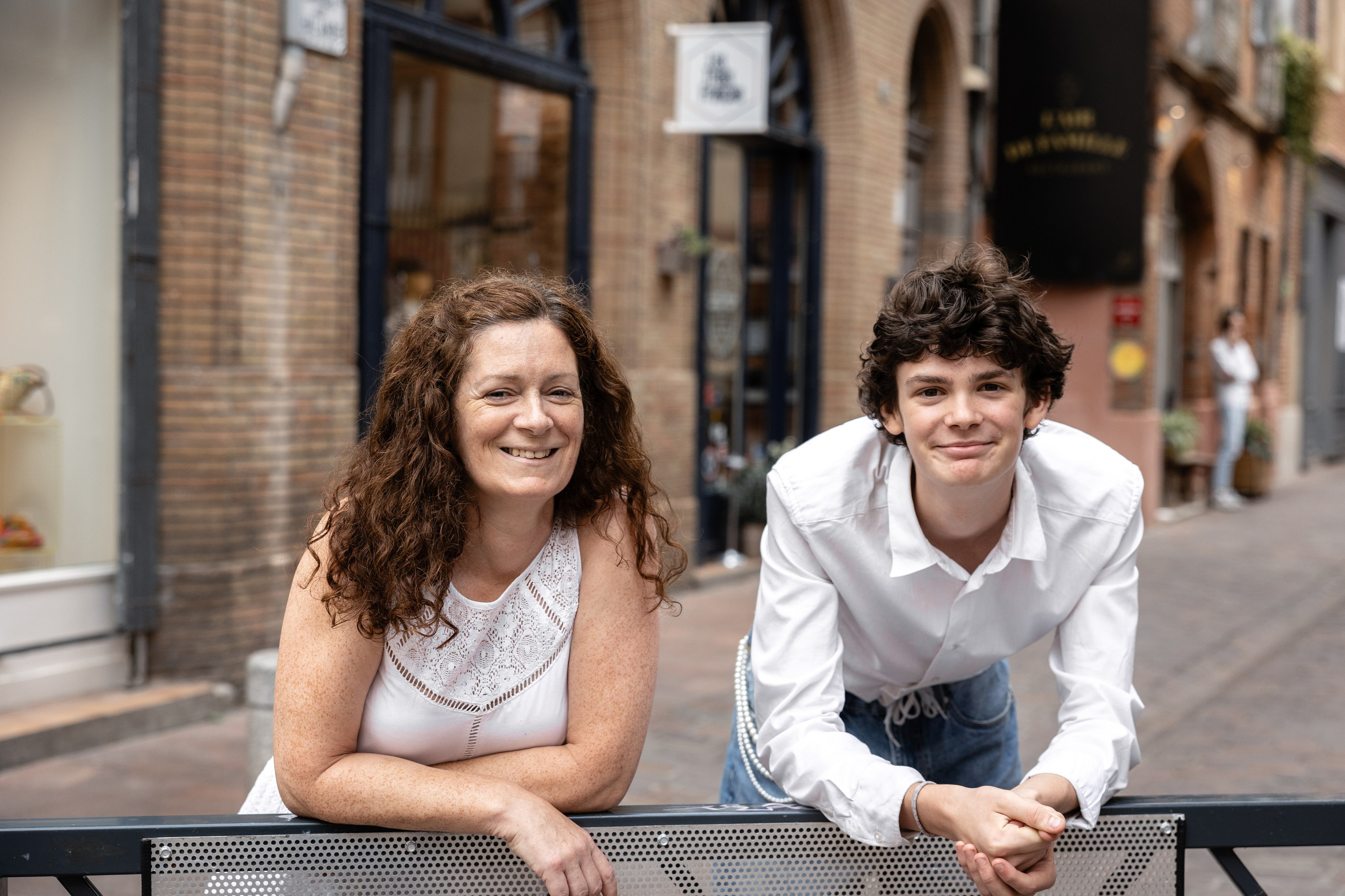 Séance photo de famille à Toulouse avec des ados. Eugénie Smirnova — photographe à Toulouse et dans le sud-ouest de la France