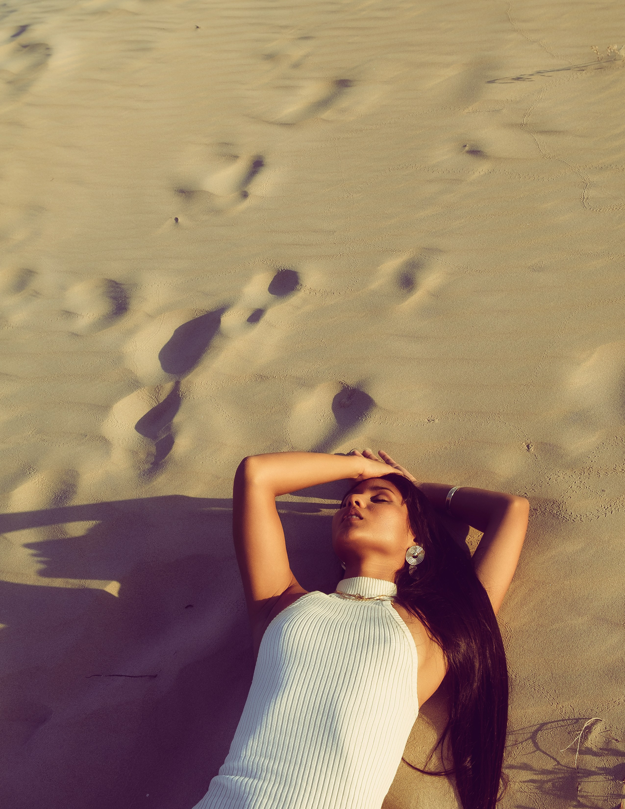 Romantic Portrait by the Sea: Sunset Shoot in Guardamar — Photographer Andrey Lukovnikov