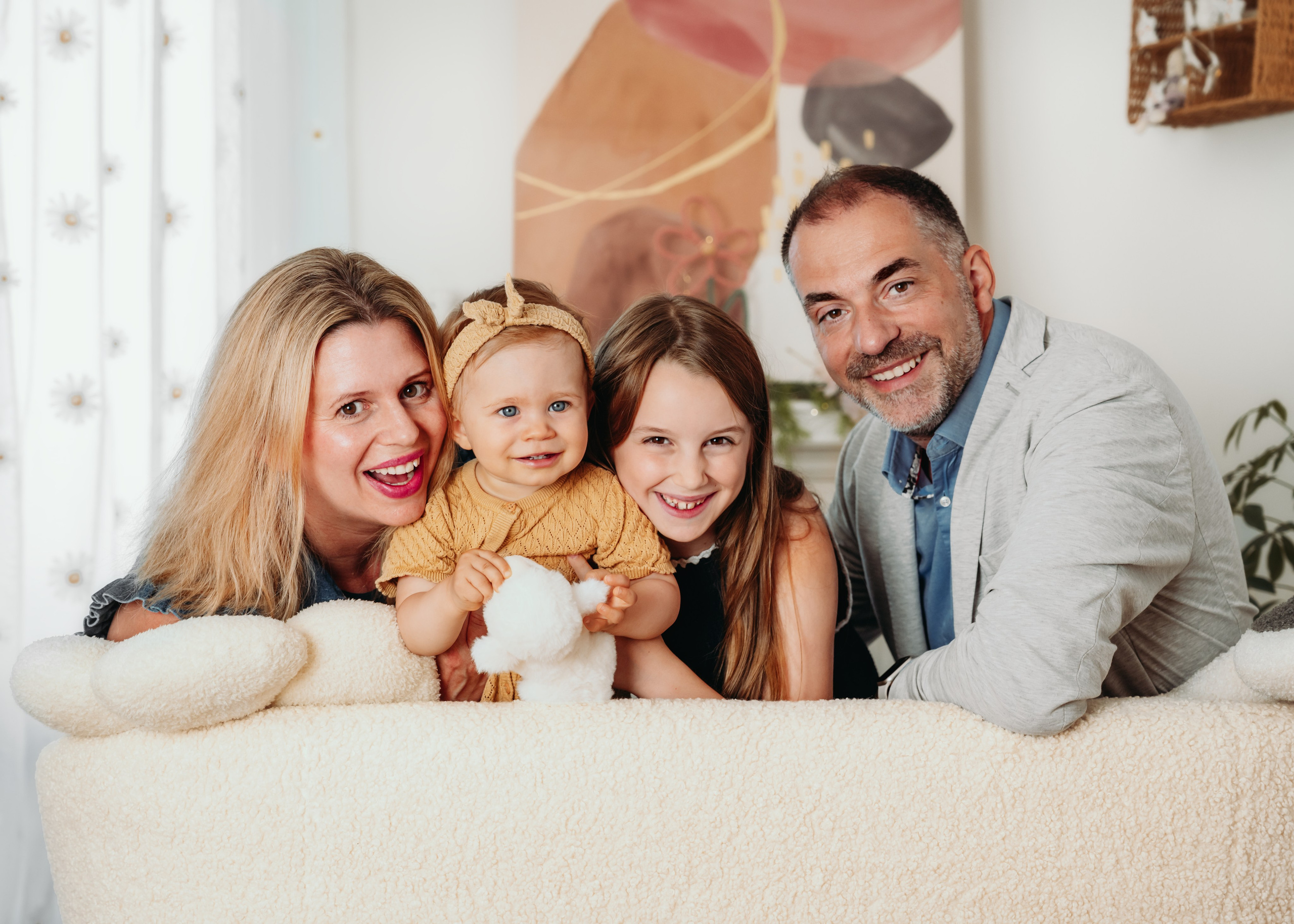 Fotografisanje prvog rođendana sa mamom i tatom u cake smash scenografiji