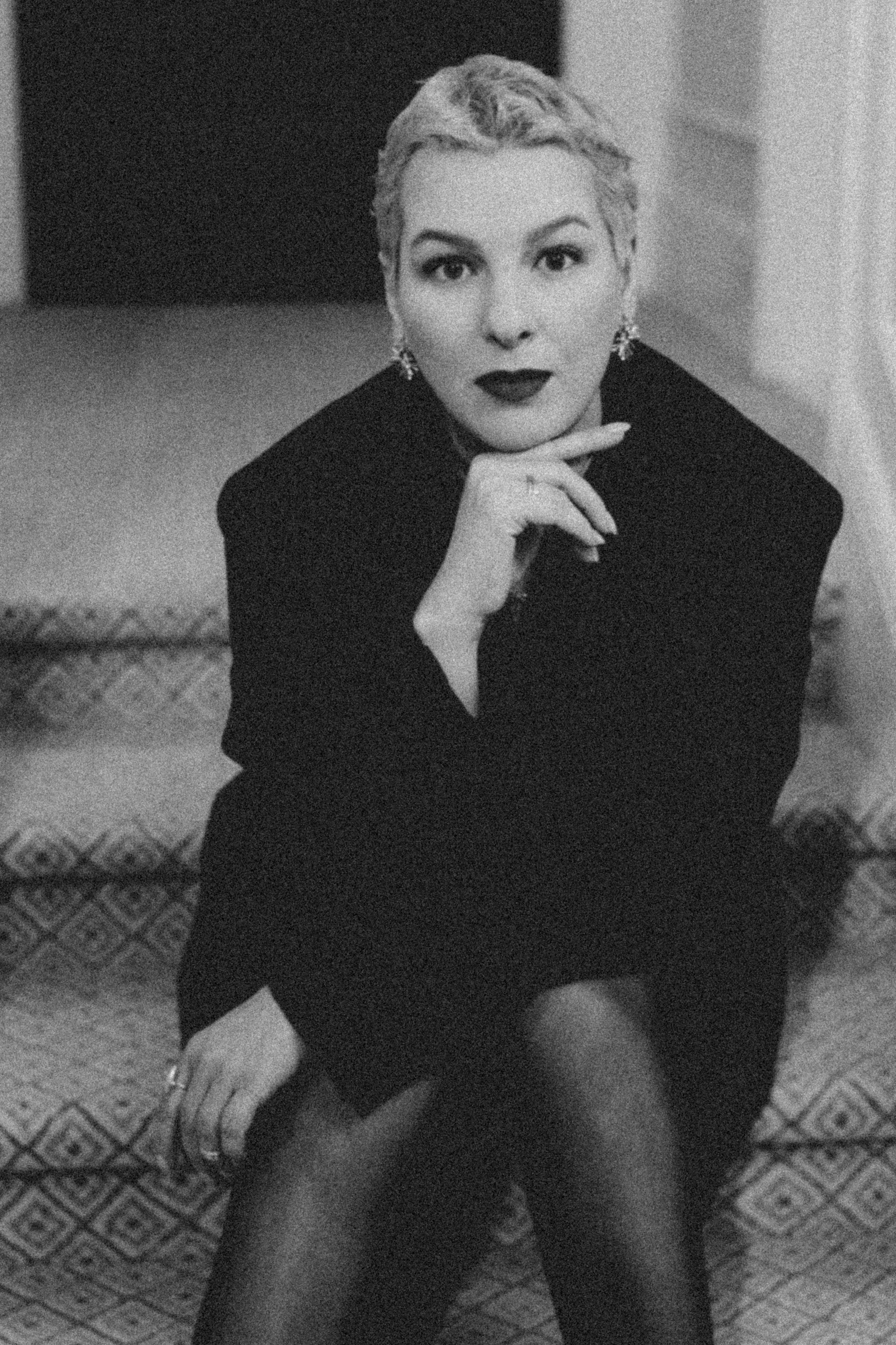 Luxury Boudoir Photography NYC | Four Seasons Hotel Photo Sessions. Videographer and photographer in New York // MAKAROV.VIDEO