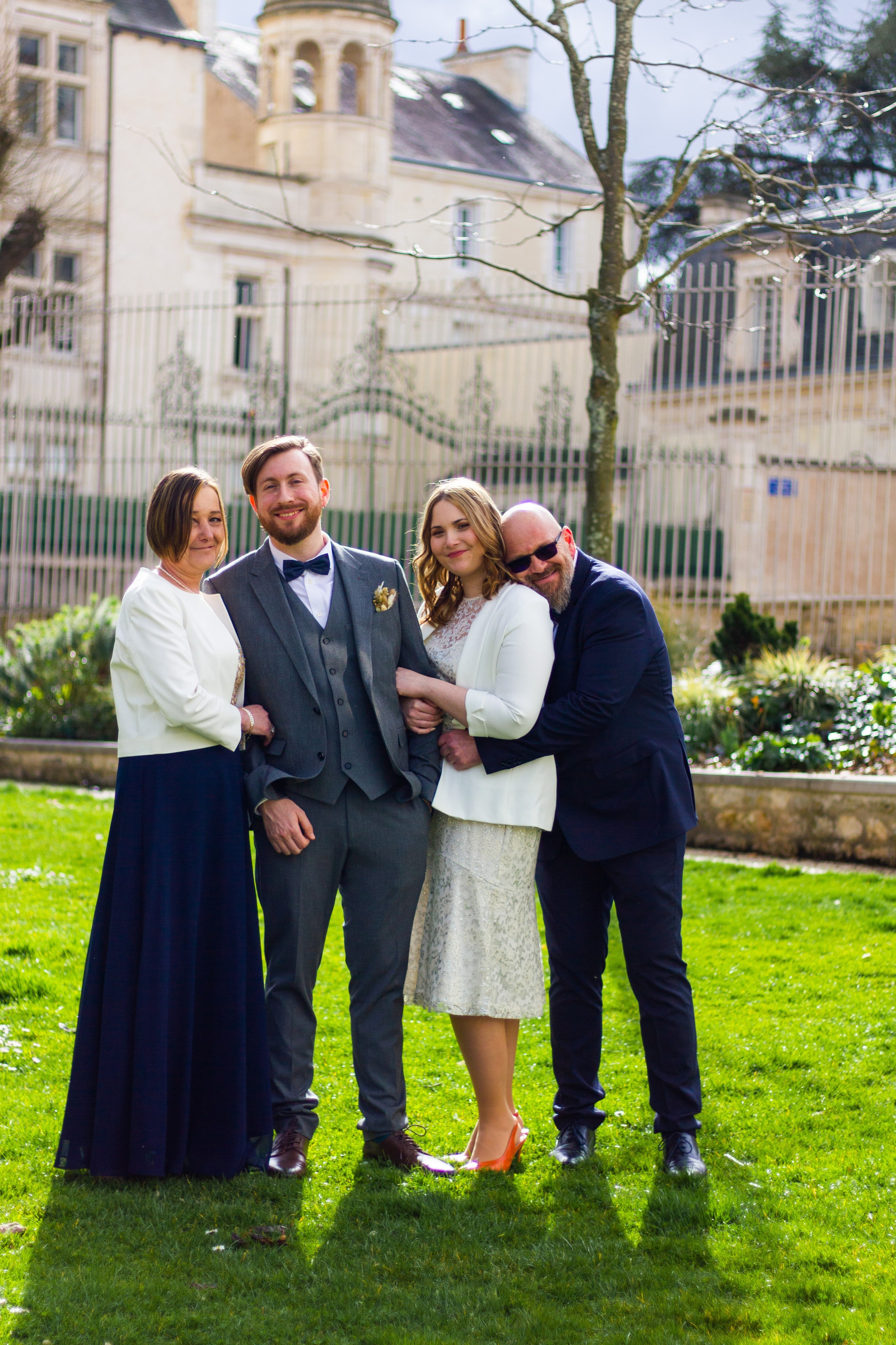 Mariage intimiste à la mairie de Poitiers dans la Vienne, cérémonie civile entourée de la famille proche