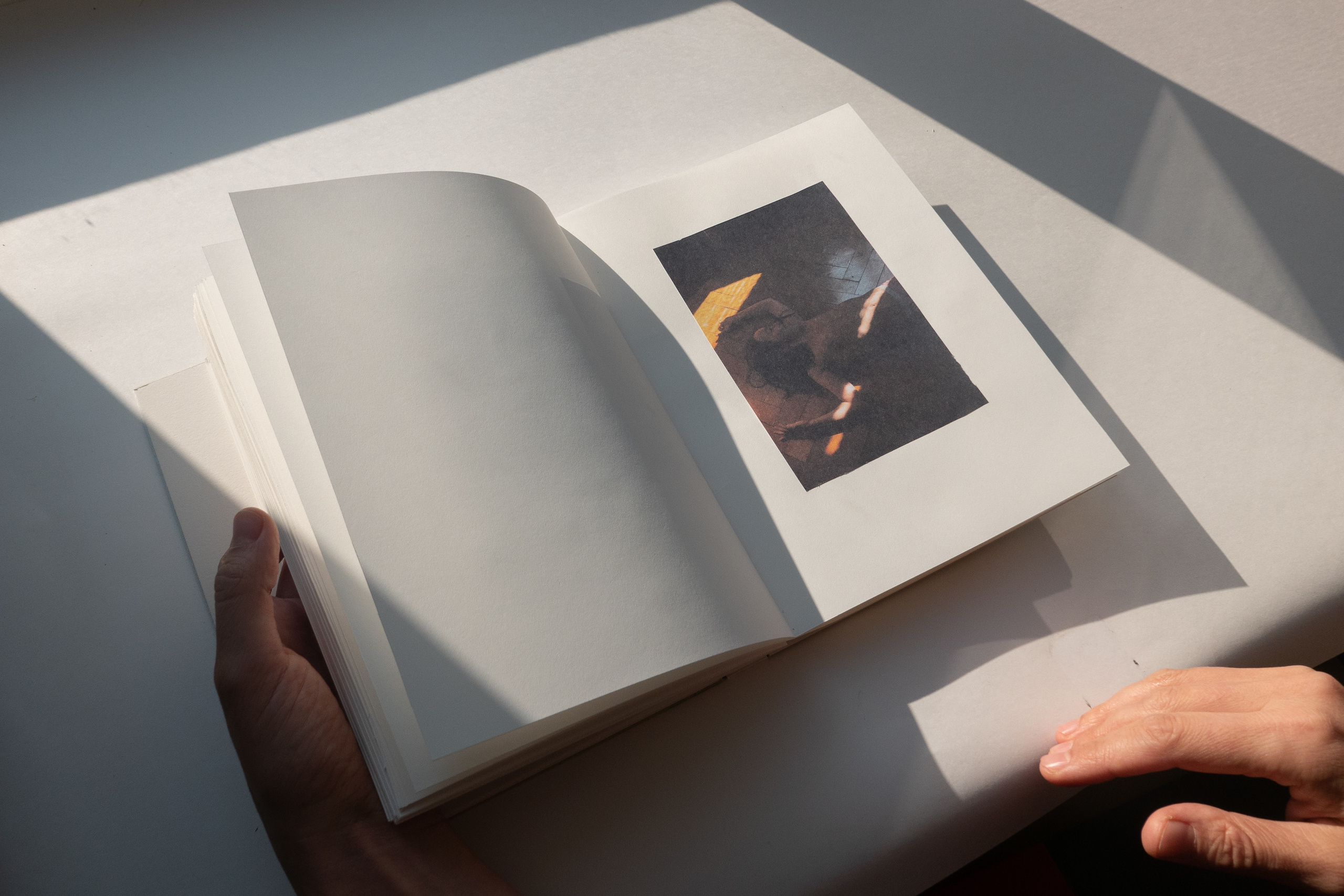 Фотопроект "Маятник" о родительском выгорании. Фотограф Анна Резников