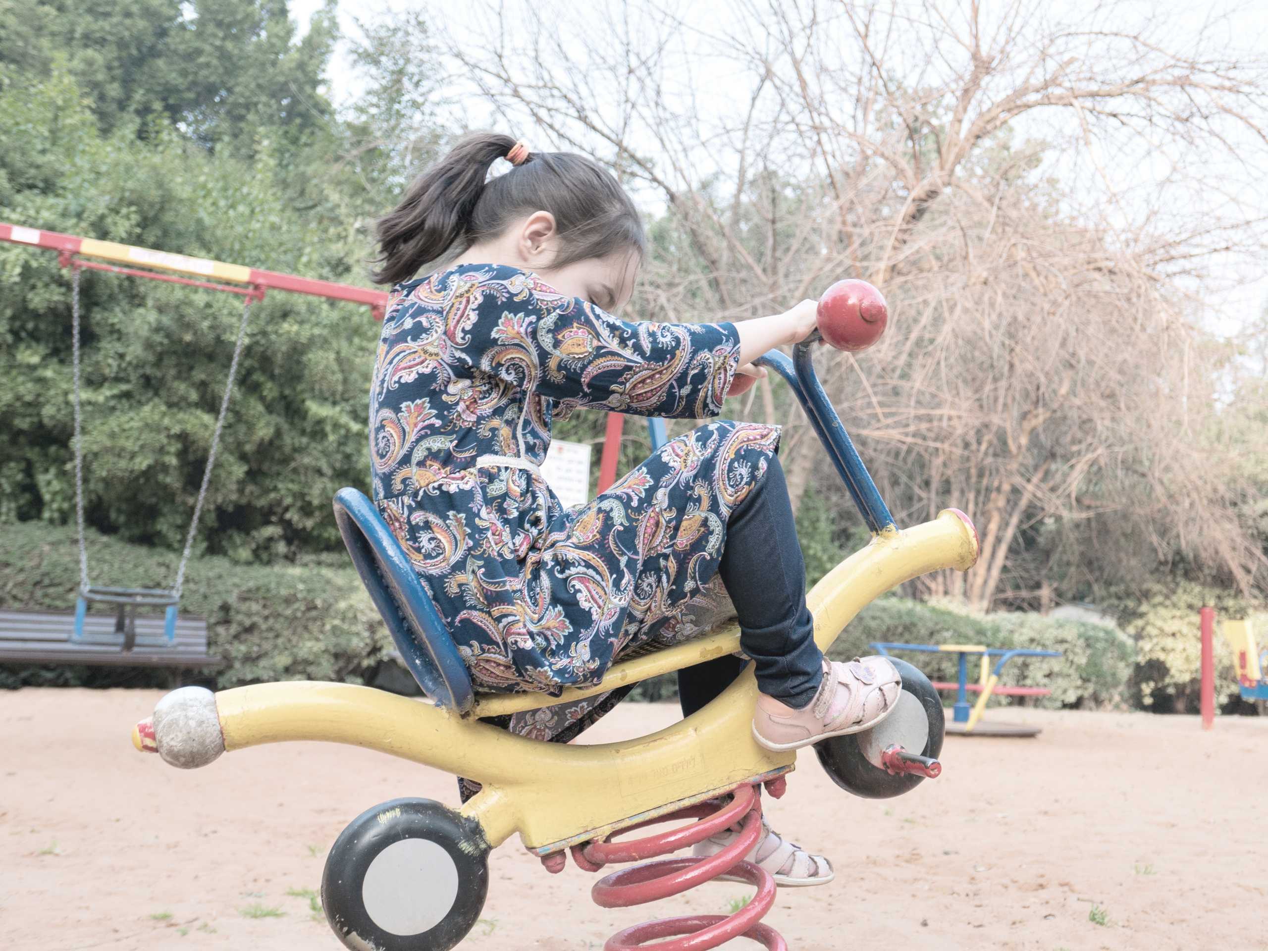 Фотопроект "Маятник" о родительском выгорании. Фотограф Анна Резников