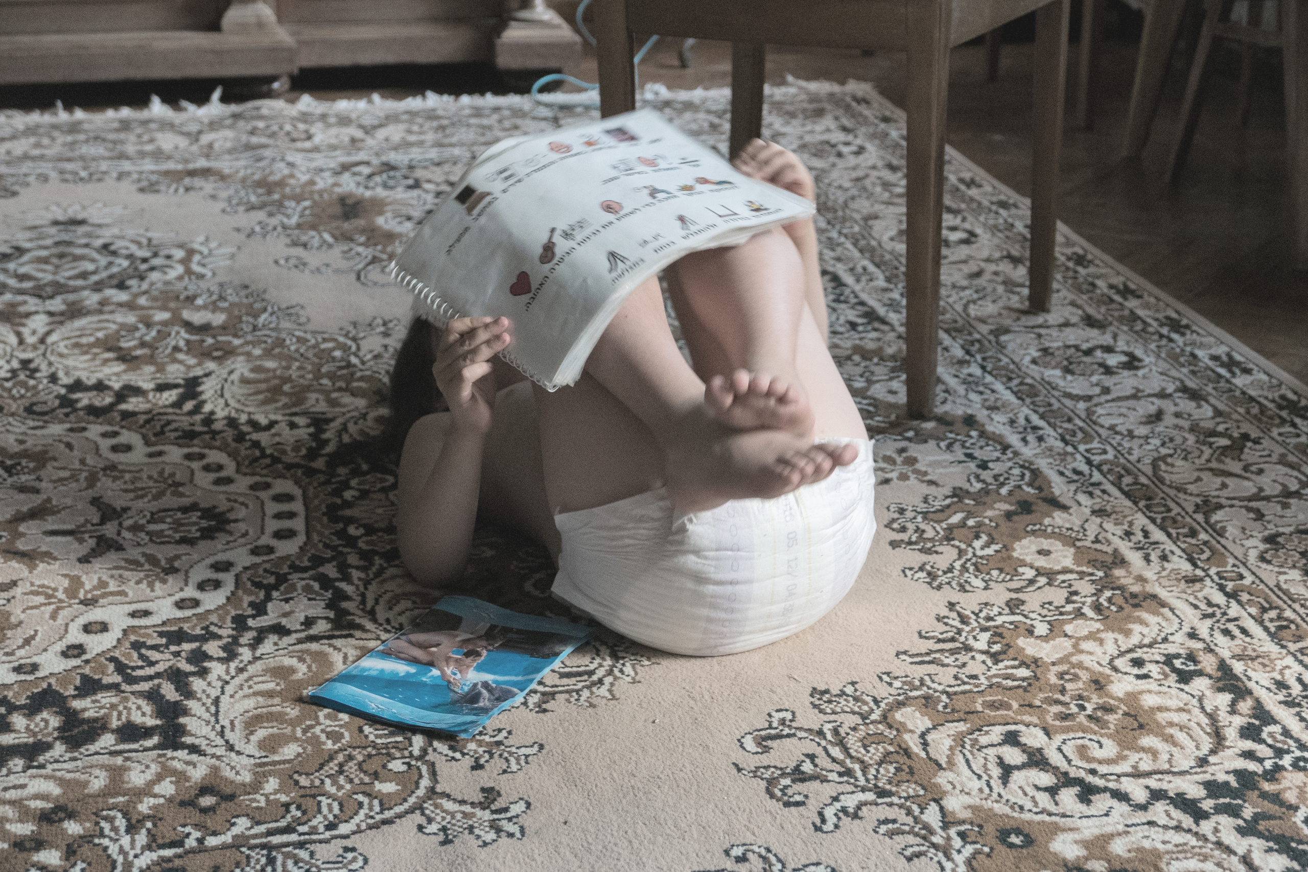 Фотопроект "Маятник" о родительском выгорании. Фотограф Анна Резников