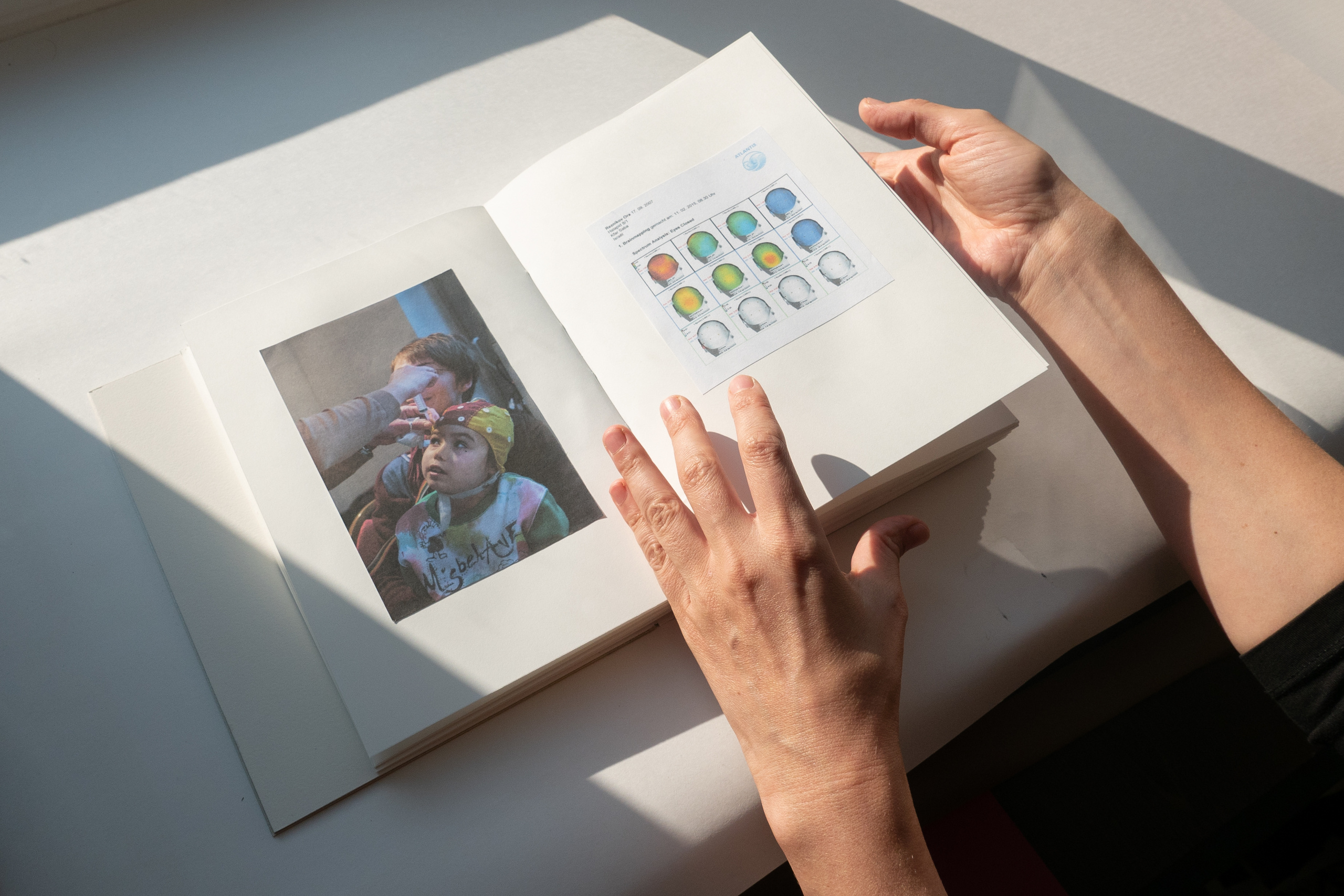 Фотопроект "Маятник" о родительском выгорании. Фотограф Анна Резников