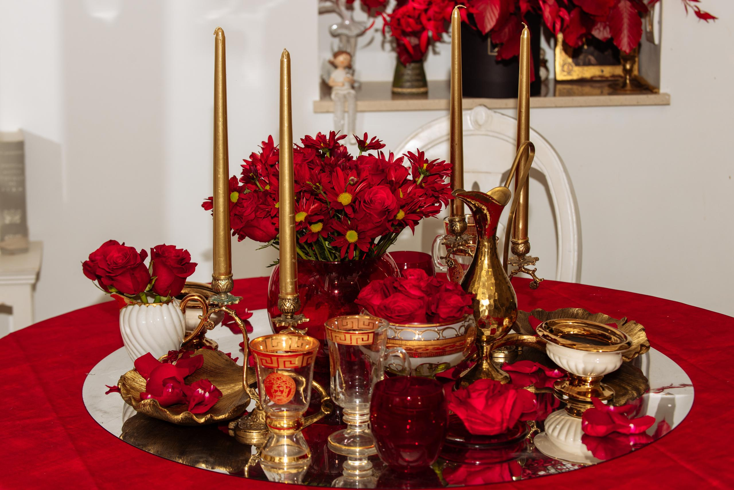 Ksenia Chalaya Red decor. Professional photography services in Barcelona by Ekaterina Gasanova