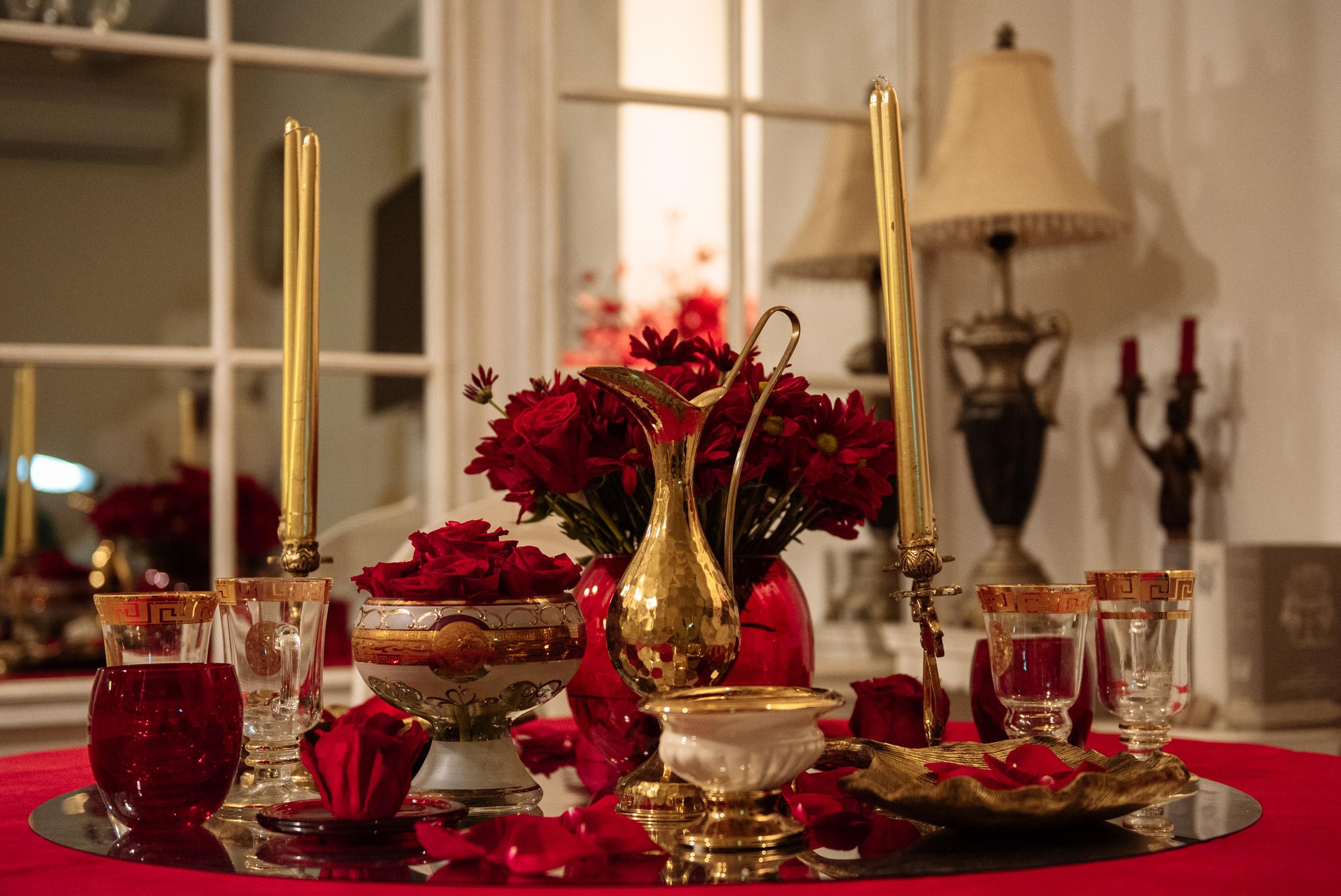 Ksenia Chalaya Red decor. Professional photography services in Barcelona by Ekaterina Gasanova