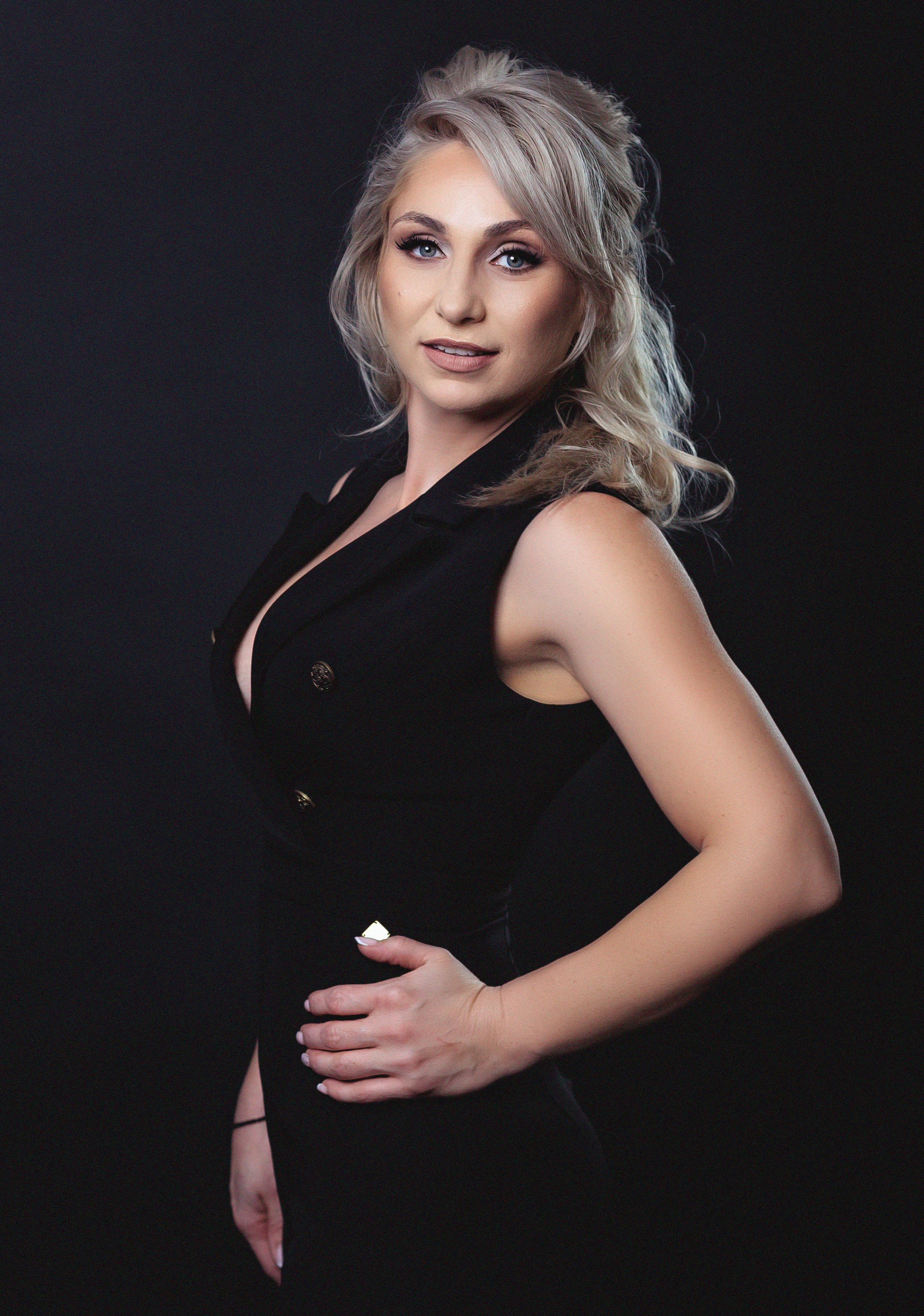 Machiaj profesional Constanta - La Femme Studio Photography / Alexandra Stan Make-up. Elena Mascan – Fotograf newborn, maternitate, portret, smash the cake & branding personal | La Femme Studio Photograpy|Constanţa