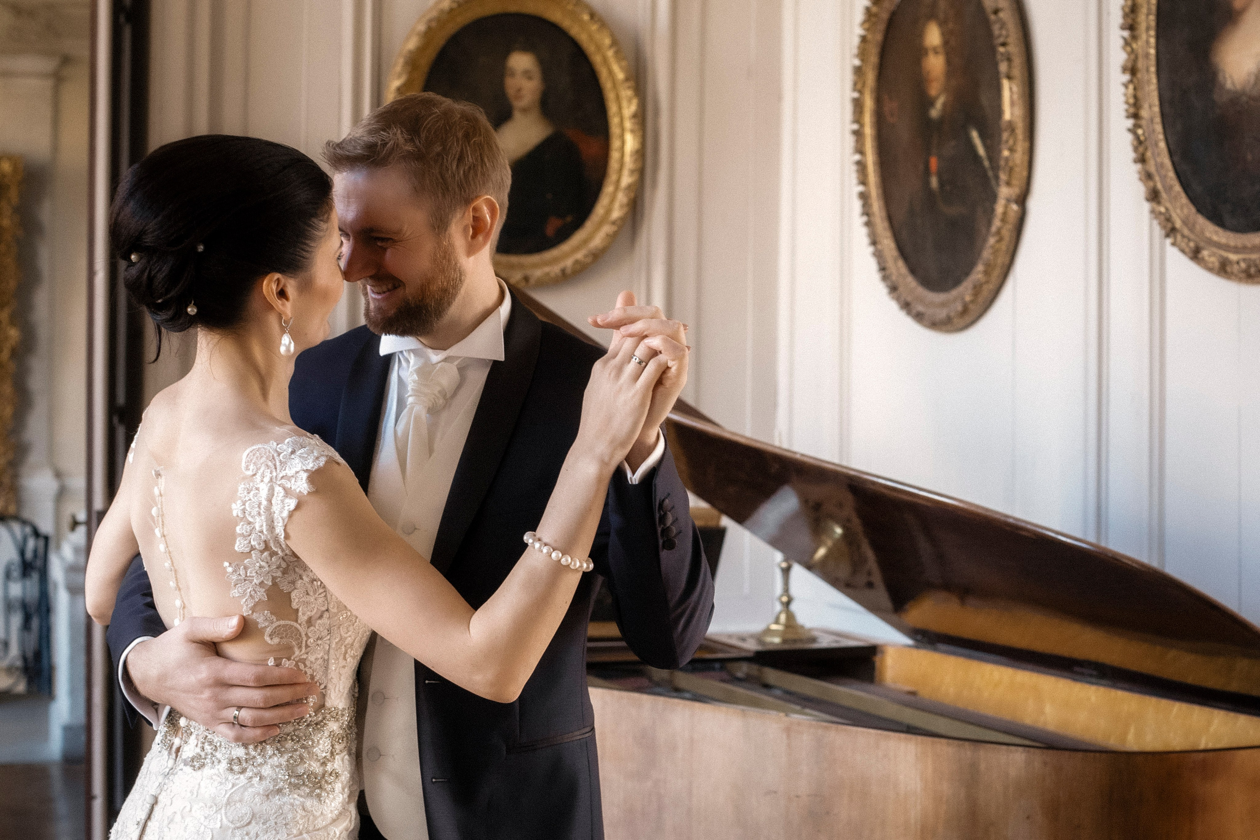 Wedding photoshoot at Château de Pennautier France. Eugénie Smirnova — your photographer in Toulouse and southwest France