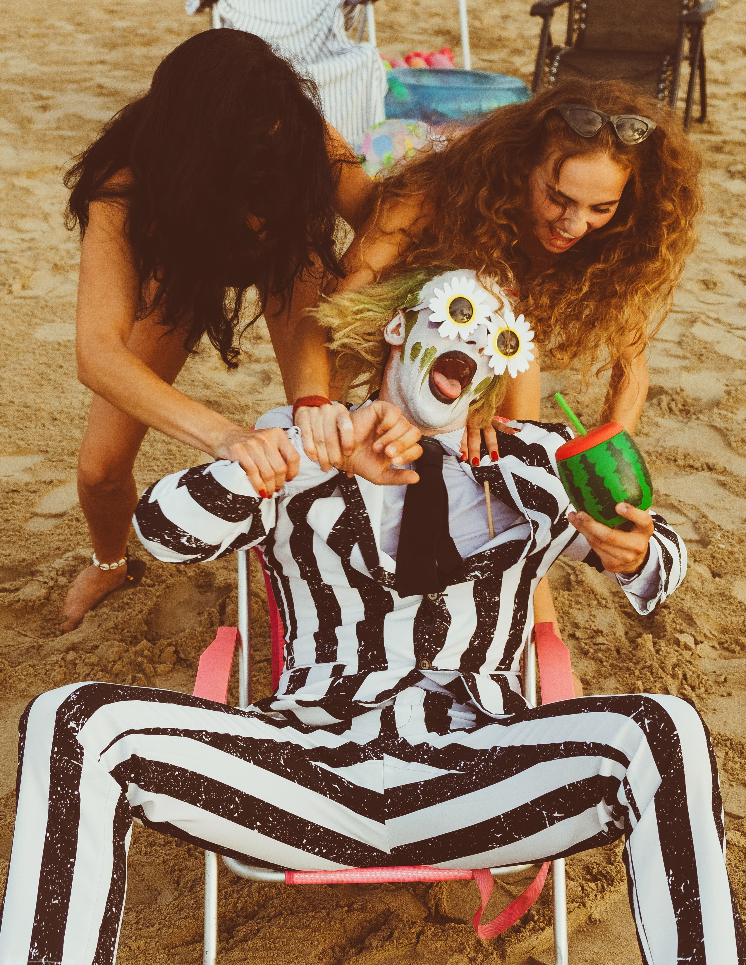 Beetlejuice на море: Экспериментальная фотосессия с цирковыми артистами — Фотограф Андрей Луковников