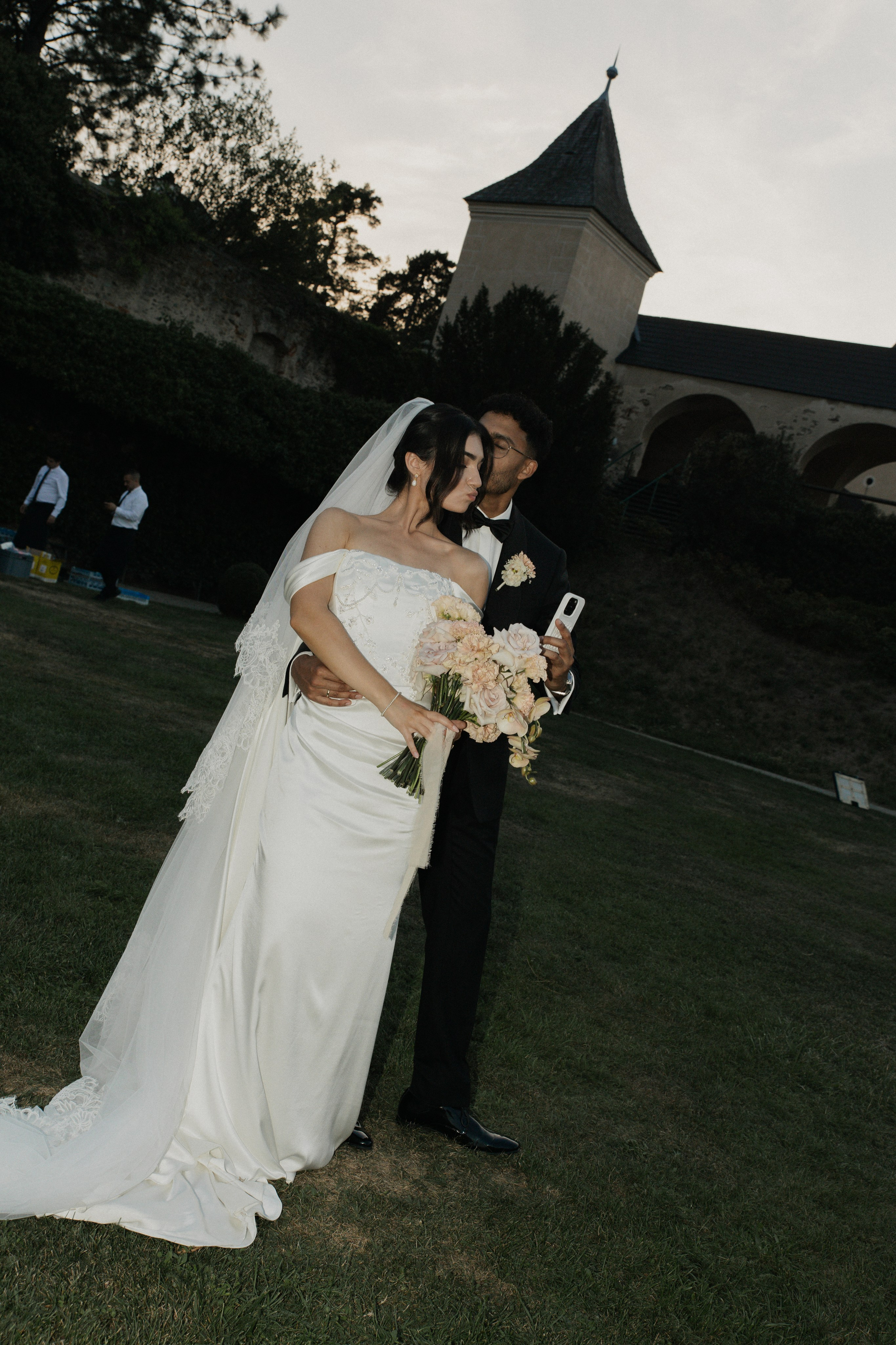 Elegant Castle Wedding in Austria | Alwin & Ruth’s Fairytale Celebration. Wedding photographer and videographer based in Timisoara, Romania