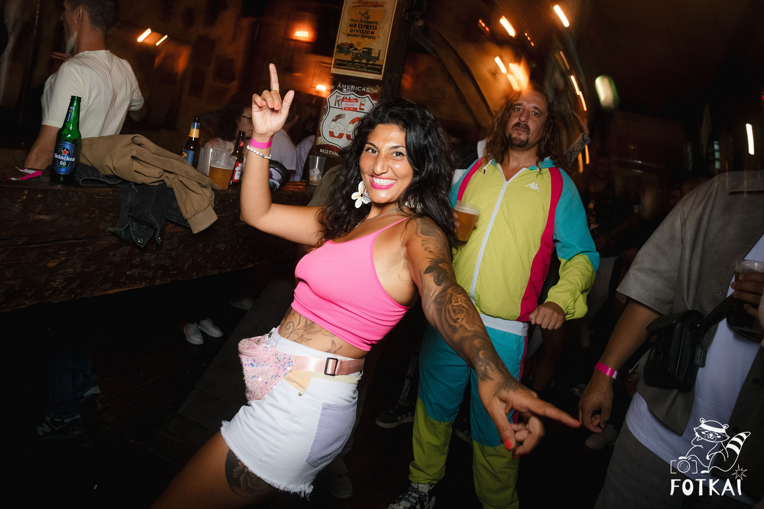 Fiesta Víspera de Festivo en El Paso Rock Bar – Hip Hop Old School | Reportaje fotográfico 08.10.2025 | FOTKAI