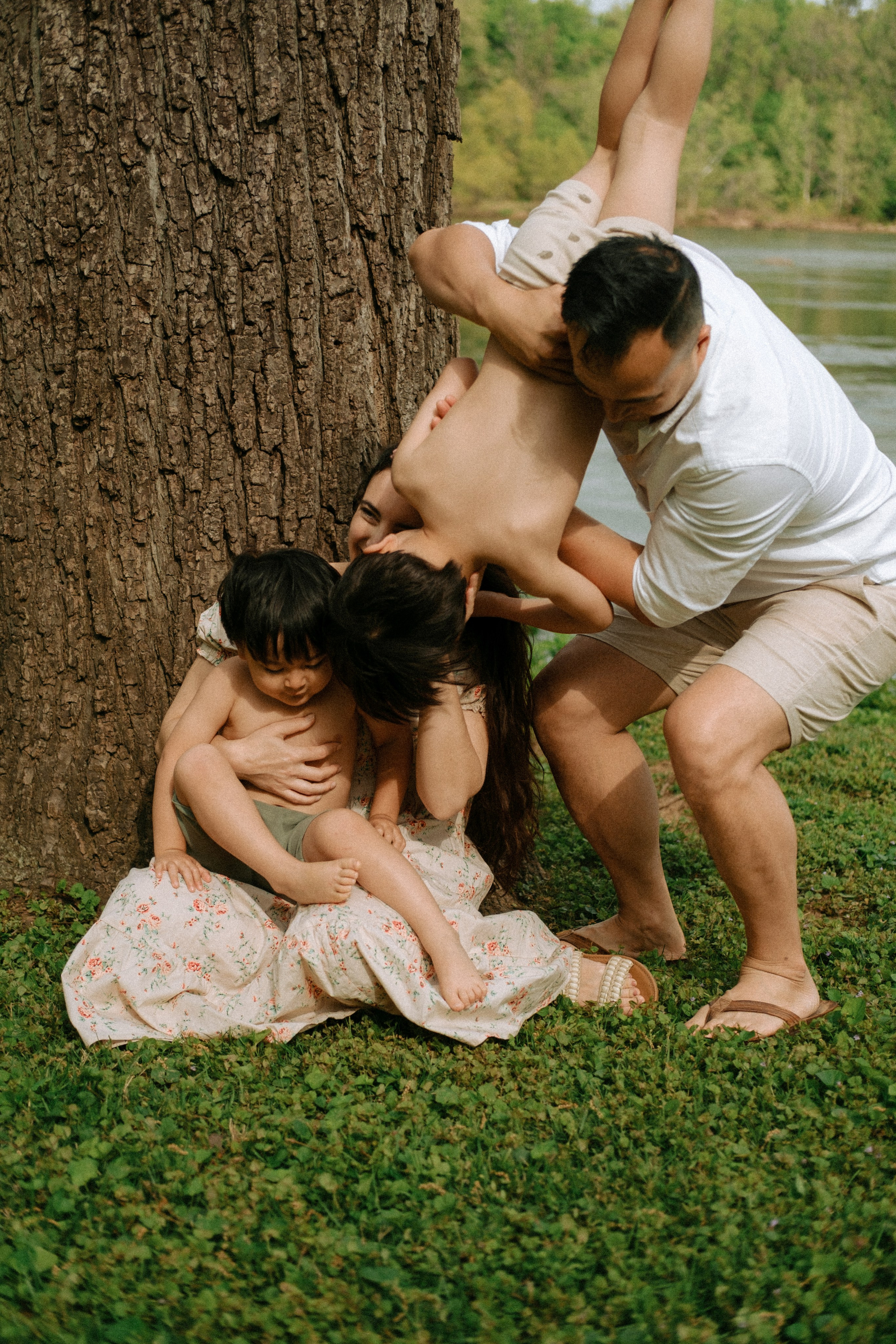 Cozy In-Home Family Photo Session in a Historic Richmond Victorian Home. Family Photographer Anna Dobrovolskaia | Richmond, VA