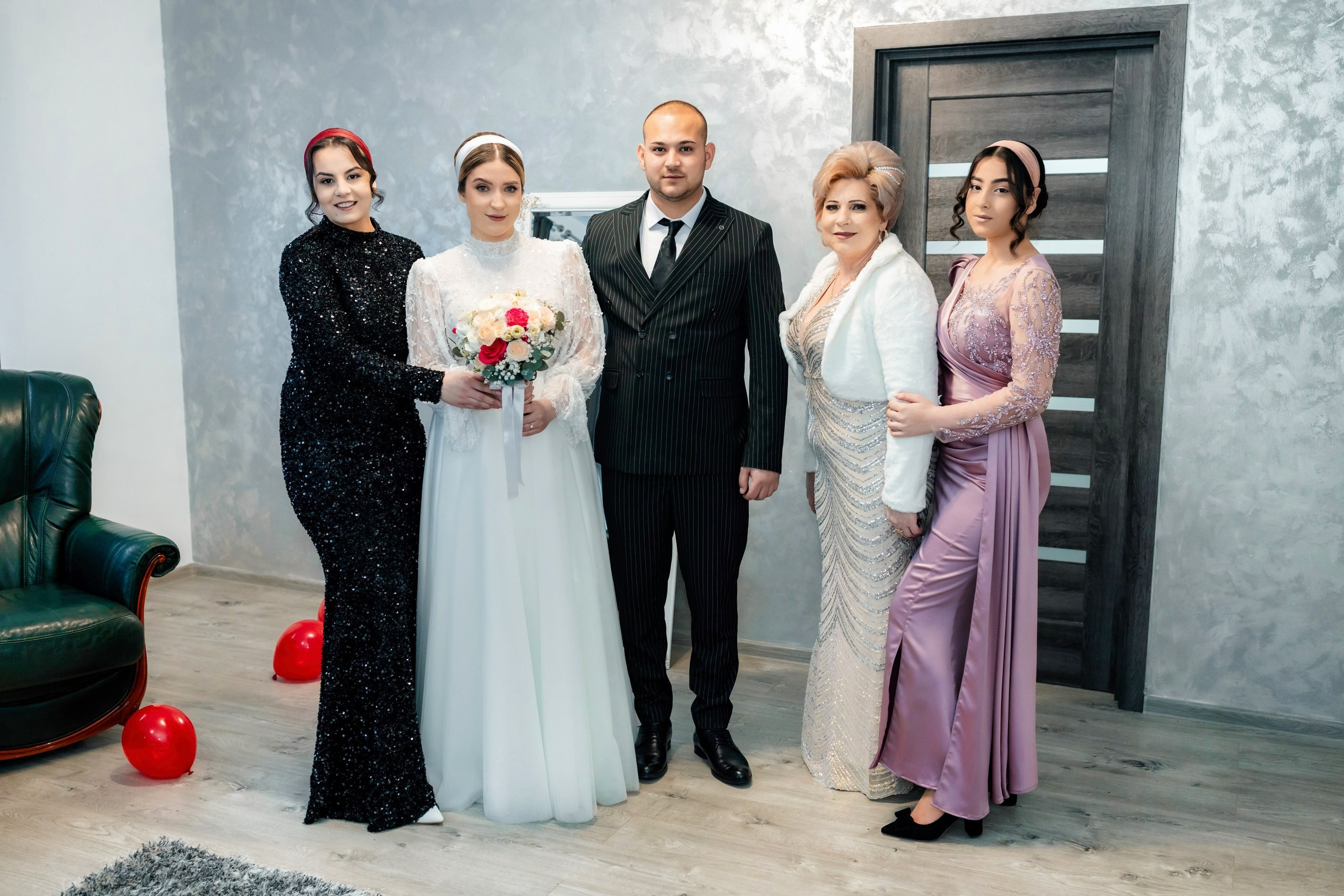 Fotograf nuntă Târgu Neamț – Samuel și Roxana, fotografie autentică realizată de AlinoFotoStudio 2. Fotograf nuntă Iași, Bacău, Suceava și Botoșani – Alin Chirilă surprinzând momente reale de nuntă 3. Fotografie de nuntă cu emoție și credință – AlinoFotoStudio, fotograf povestitor 4. Fotograf profesionist nuntă în Moldova – cadre naturale și pline de emoție 5. Alin Chirilă fotograf nuntă – poveste reală surprinsă prin fotografie 6. Fotograf nuntă cu stil documentar – momente autentice din ziua nunții Pregătiri mireasă acasă – fotografie naturală realizată de Alin Chirilă fotograf nuntă 8. Detalii din ziua nunții – fotograf nuntă Iași și Botoșani, AlinoFotoStudio 9. Emoții din dimineața nunții – fotograf profesionist Moldova 10. Cadre autentice din pregătiri – fotograf nuntă Suceava și Bacău Ceremonie religioasă nuntă – moment emoționant surprins de fotograf Alin Chirilă 12. Nuntă cu valori creștine – fotografie din biserică realizată cu discreție 13. Rugăciune și emoție în ziua nunții – fotograf nuntă Târgu Neamț 14. Legământ în fața lui Dumnezeu – fotografie de nuntă autentică 15. Fotograf nuntă biserică – momente sincere și pline de semnificație Petrecere de nuntă – cadre naturale realizate de AlinoFotoStudio 17. Bucurie și dans la nuntă – fotograf nuntă Iași și împrejurimi 18. Momente autentice de la restaurant – fotograf nuntă Bacău Suceava 19. Atmosferă de nuntă surprinsă discret – Alin Chirilă fotograf -AlinoFotoStudio – fotograf nuntă cu abordare naturală și emoțională 21. Alin Chirilă fotograf – povestitor prin fotografie de nuntă 22. Fotograf nuntă în Moldova – stil documentar și autentic 23. Fotografie de nuntă sinceră și elegantă – AlinoFotoStudio- Fotograf nuntă Iași Bacău Suceava Botoșani – Alin Chirilă AlinoFotoStudio 26. Fotograf nuntă Târgu Neamț și Moldova – fotografie profesională de eveniment 27. Fotograf nuntă cu valori creștine și stil documentar – AlinoFotoStudio - Alin Chirilă – AlinoFotoStudio Fotograf nuntă Iași • Bacău • Suceava • Botoșani - Samuel & Roxana, Târgu Neamț -Momente reale, trăite sincer și păstrate pentru totdeauna.