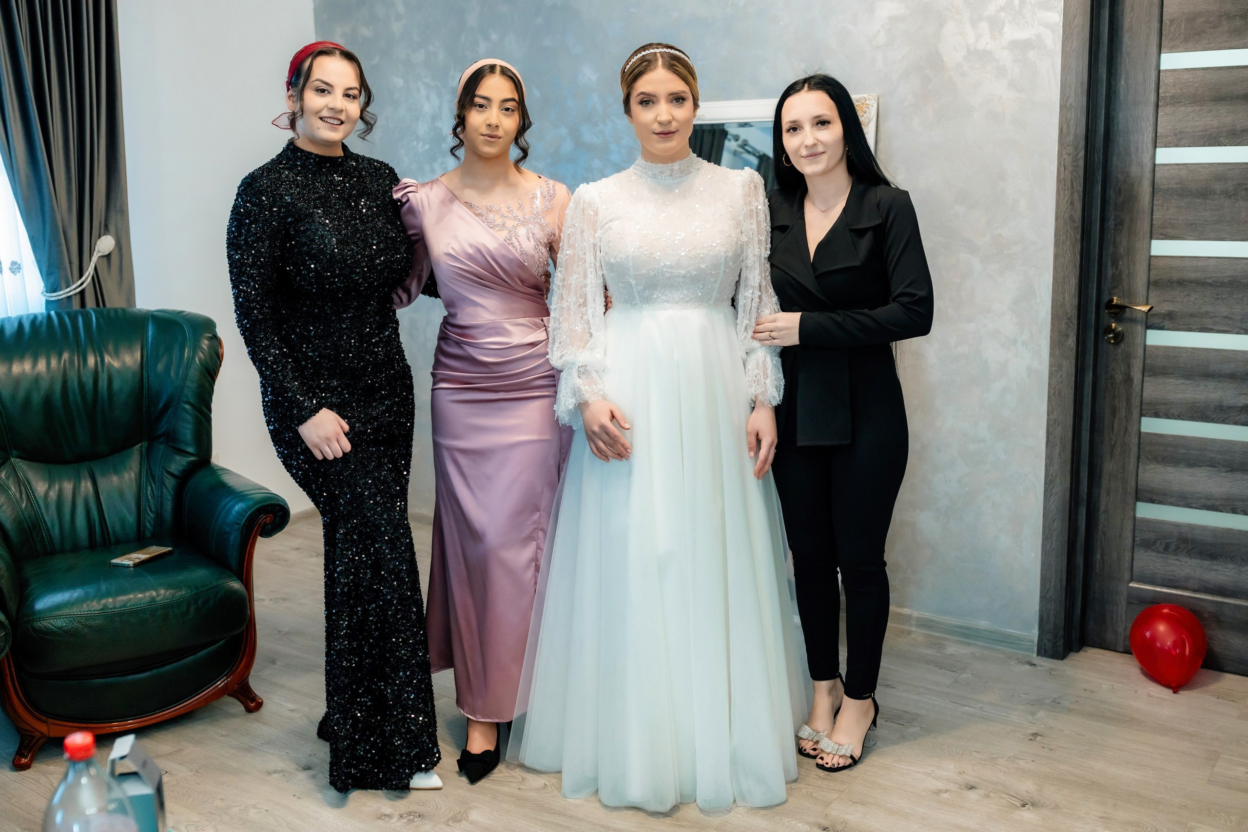 Fotograf nuntă Târgu Neamț – Samuel și Roxana, fotografie autentică realizată de AlinoFotoStudio 2. Fotograf nuntă Iași, Bacău, Suceava și Botoșani – Alin Chirilă surprinzând momente reale de nuntă 3. Fotografie de nuntă cu emoție și credință – AlinoFotoStudio, fotograf povestitor 4. Fotograf profesionist nuntă în Moldova – cadre naturale și pline de emoție 5. Alin Chirilă fotograf nuntă – poveste reală surprinsă prin fotografie 6. Fotograf nuntă cu stil documentar – momente autentice din ziua nunții Pregătiri mireasă acasă – fotografie naturală realizată de Alin Chirilă fotograf nuntă 8. Detalii din ziua nunții – fotograf nuntă Iași și Botoșani, AlinoFotoStudio 9. Emoții din dimineața nunții – fotograf profesionist Moldova 10. Cadre autentice din pregătiri – fotograf nuntă Suceava și Bacău Ceremonie religioasă nuntă – moment emoționant surprins de fotograf Alin Chirilă 12. Nuntă cu valori creștine – fotografie din biserică realizată cu discreție 13. Rugăciune și emoție în ziua nunții – fotograf nuntă Târgu Neamț 14. Legământ în fața lui Dumnezeu – fotografie de nuntă autentică 15. Fotograf nuntă biserică – momente sincere și pline de semnificație Petrecere de nuntă – cadre naturale realizate de AlinoFotoStudio 17. Bucurie și dans la nuntă – fotograf nuntă Iași și împrejurimi 18. Momente autentice de la restaurant – fotograf nuntă Bacău Suceava 19. Atmosferă de nuntă surprinsă discret – Alin Chirilă fotograf -AlinoFotoStudio – fotograf nuntă cu abordare naturală și emoțională 21. Alin Chirilă fotograf – povestitor prin fotografie de nuntă 22. Fotograf nuntă în Moldova – stil documentar și autentic 23. Fotografie de nuntă sinceră și elegantă – AlinoFotoStudio- Fotograf nuntă Iași Bacău Suceava Botoșani – Alin Chirilă AlinoFotoStudio 26. Fotograf nuntă Târgu Neamț și Moldova – fotografie profesională de eveniment 27. Fotograf nuntă cu valori creștine și stil documentar – AlinoFotoStudio - Alin Chirilă – AlinoFotoStudio Fotograf nuntă Iași • Bacău • Suceava • Botoșani - Samuel & Roxana, Târgu Neamț -Momente reale, trăite sincer și păstrate pentru totdeauna.