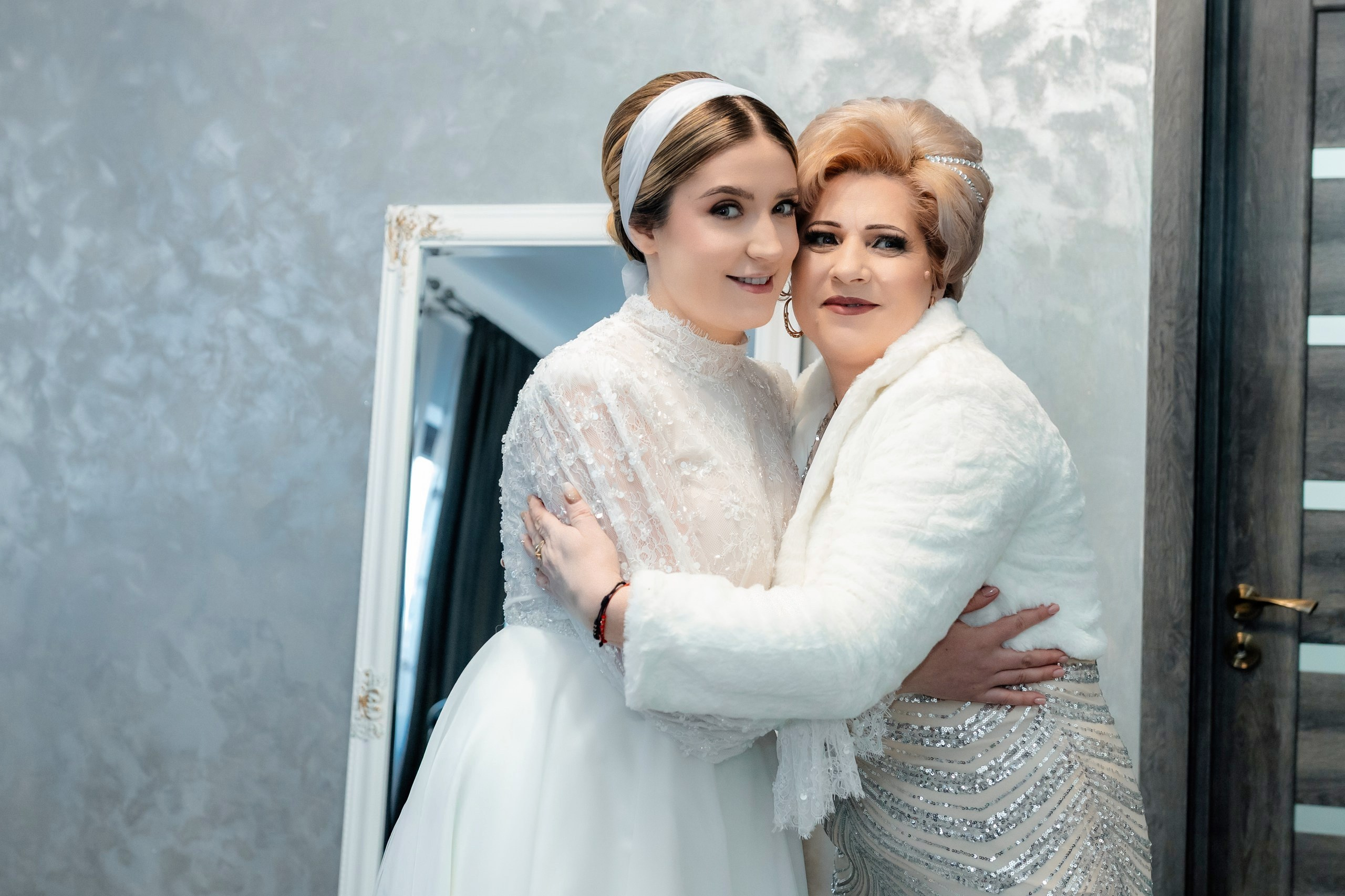 Fotograf nuntă Târgu Neamț – Samuel și Roxana, fotografie autentică realizată de AlinoFotoStudio 2. Fotograf nuntă Iași, Bacău, Suceava și Botoșani – Alin Chirilă surprinzând momente reale de nuntă 3. Fotografie de nuntă cu emoție și credință – AlinoFotoStudio, fotograf povestitor 4. Fotograf profesionist nuntă în Moldova – cadre naturale și pline de emoție 5. Alin Chirilă fotograf nuntă – poveste reală surprinsă prin fotografie 6. Fotograf nuntă cu stil documentar – momente autentice din ziua nunții Pregătiri mireasă acasă – fotografie naturală realizată de Alin Chirilă fotograf nuntă 8. Detalii din ziua nunții – fotograf nuntă Iași și Botoșani, AlinoFotoStudio 9. Emoții din dimineața nunții – fotograf profesionist Moldova 10. Cadre autentice din pregătiri – fotograf nuntă Suceava și Bacău Ceremonie religioasă nuntă – moment emoționant surprins de fotograf Alin Chirilă 12. Nuntă cu valori creștine – fotografie din biserică realizată cu discreție 13. Rugăciune și emoție în ziua nunții – fotograf nuntă Târgu Neamț 14. Legământ în fața lui Dumnezeu – fotografie de nuntă autentică 15. Fotograf nuntă biserică – momente sincere și pline de semnificație Petrecere de nuntă – cadre naturale realizate de AlinoFotoStudio 17. Bucurie și dans la nuntă – fotograf nuntă Iași și împrejurimi 18. Momente autentice de la restaurant – fotograf nuntă Bacău Suceava 19. Atmosferă de nuntă surprinsă discret – Alin Chirilă fotograf -AlinoFotoStudio – fotograf nuntă cu abordare naturală și emoțională 21. Alin Chirilă fotograf – povestitor prin fotografie de nuntă 22. Fotograf nuntă în Moldova – stil documentar și autentic 23. Fotografie de nuntă sinceră și elegantă – AlinoFotoStudio- Fotograf nuntă Iași Bacău Suceava Botoșani – Alin Chirilă AlinoFotoStudio 26. Fotograf nuntă Târgu Neamț și Moldova – fotografie profesională de eveniment 27. Fotograf nuntă cu valori creștine și stil documentar – AlinoFotoStudio - Alin Chirilă – AlinoFotoStudio Fotograf nuntă Iași • Bacău • Suceava • Botoșani - Samuel & Roxana, Târgu Neamț -Momente reale, trăite sincer și păstrate pentru totdeauna.