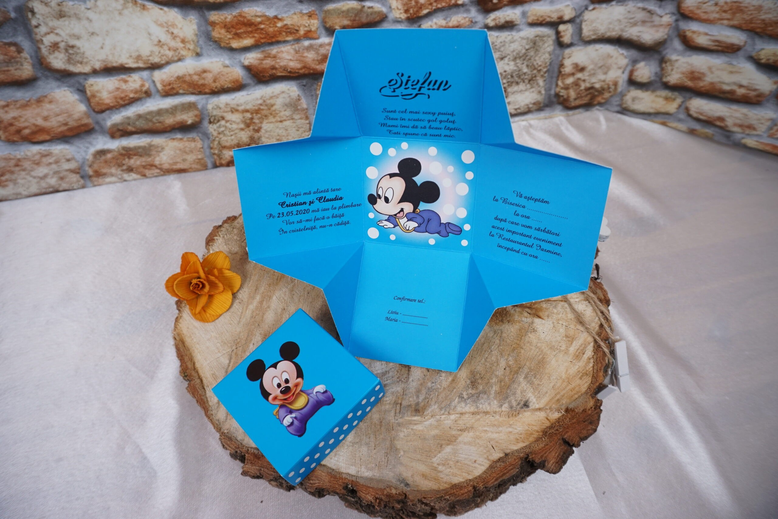 COD- 3620B / 7,20 LEI (Prețul include tipărirea).   DIMENSIUNE  7.3 cm x 7.3 cm. SUPRAFATA DE TIPARIRE 22 cm x 22 cm.  Invitatii de botez confectionate dintr-un material lucios. Invitatiaeste sub forma de cutie, capacul prezentand un model cu buline albe,avand imprimat un personaj animat, Mickey Mouse, cartonul de tiparire formand cutia. Acest model nu contine plicDescoperă invitațiile perfecte pentru botezul tău! Alege dintr-o varietate de designuri clasice și moderne pentru a anunța ziua specială. #Botez #InvitațiiBotez #InvitațiiPersonalizate. Uvertura Mall Demisol.invitații botez, invitații botez drăgălașe, invitații botez Baby, invitații pastelate botez, invitații cu tematică botez, invitații botez băiat, invitații botez fată, invitații botez personalizate, invitații botez moderne, modele invitații botez originale.invitații digitale, invitații online nuntă, invitații digitale personalizate, invitații electronice, invitații moderne nuntă, invitații de nuntă PDF, invitații WhatsApp nuntă, invitații de nuntă fără print, invitații nuntă economice, invitații digitale elegante Invitații Elegante și Refined: Catalogul Ellite | Nunta, Petreceri, Evenimente Corporate.- invitații nuntă  - modele invitații nuntă  - invitații nuntă 2025  - invitații de nuntă elegante  - invitații de nuntă personalizate  - invitații nuntă online  - invitații nuntă handmade  - catalog invitații nuntă  - invitații originale nuntă  - invitații de nuntă moderne  - invitații nuntă vintage  - invitații nuntă rustice  - invitații nuntă clasice  - design invitații nuntă  - invitații de nuntă cu tematică.- invitații nuntă florale  - invitații nuntă boho  - invitații nuntă aurii  - invitații nuntă minimaliste  - invitații nuntă cu sigiliu  - invitații nuntă cu acuarelă  - invitații nuntă cu fotografie  - invitații nuntă cu inițiale  - invitații nuntă elegante alb-negru  - invitații nuntă cu hârtie texturată  - invitații nuntă cu decupaj laser  - invitații nuntă cu flori uscate. - print invitații nuntă  - invitații nuntă personalizate cu numele mirilor  - invitații nuntă cu plic inclus  - invitații nuntă cu cartolină dublă  - invitații nuntă calitate premium  - invitații nuntă ieftine  - invitații nuntă rapide.- invitații nuntă România  - invitații nuntă București / Botoșani . Iași suceava- invitații nuntă cu livrare în țară  - invitații nuntă online România.- „Invitație de nuntă elegantă cu design floral și plic crem”  - „Model de invitație de nuntă vintage cu sigiliu de ceară”  - „Set complet invitații de nuntă personalizate cu inițialele mirilor”  - „Invitație de nuntă modernă cu design minimalist și text negru pe fundal alb”  - „Invitație de nuntă rustică pe hârtie kraft cu șnur de iută”  - „Invitație de nuntă cu decupaj laser și detalii aurii” - „Invitație de nuntă în stil boho cu imprimeu floral colorat”  - „Invitație romantică de nuntă cu flori uscate și panglică din satin”  - „Invitație de nuntă clasică cu monogramă și font caligrafic”  - „Invitație de nuntă în stil glamour cu folie aurie și text embosat”- „Model de invitație de nuntă 2025 cu design elegant și font modern”  - „Cele mai noi invitații de nuntă 2025 – stil floral, sofisticat”nvitații digitale, invitații online nuntă, invitații digitale personalizate, invitații electronice, invitații moderne nuntă, invitații de nuntă PDF, invitații WhatsApp nuntă, invitații de nuntă fără print, invitații nuntă economice, invitații digitale elegante
