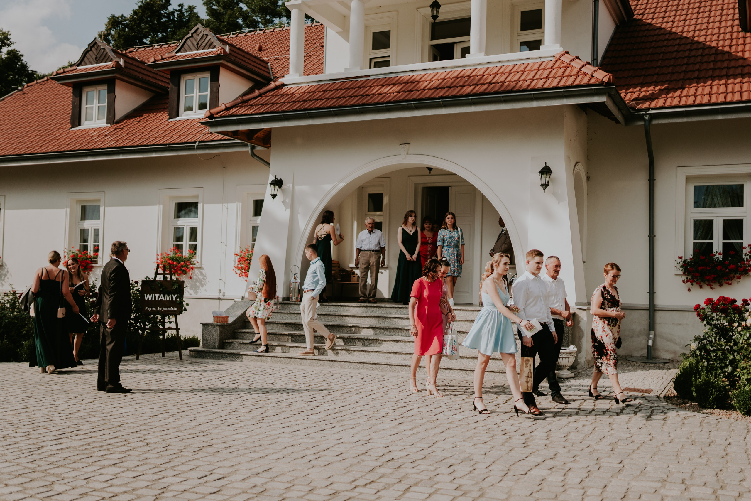 Dwór Wierzbno: plenerowy ślub pod wierzbą. Karkowskafoto - fotografia miłości
