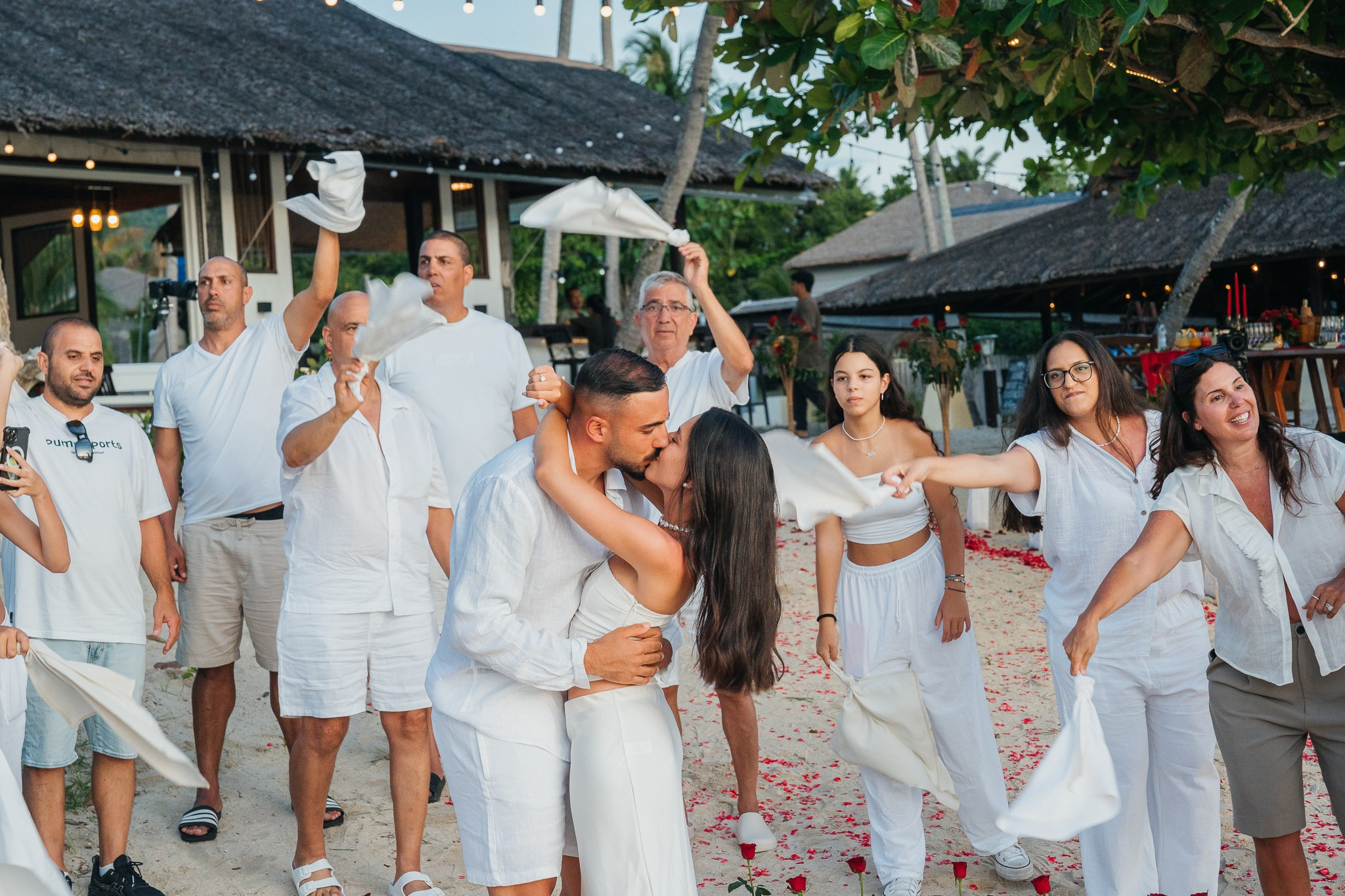 Invite friends. Romantic proposal on Koh Samui, Thailand