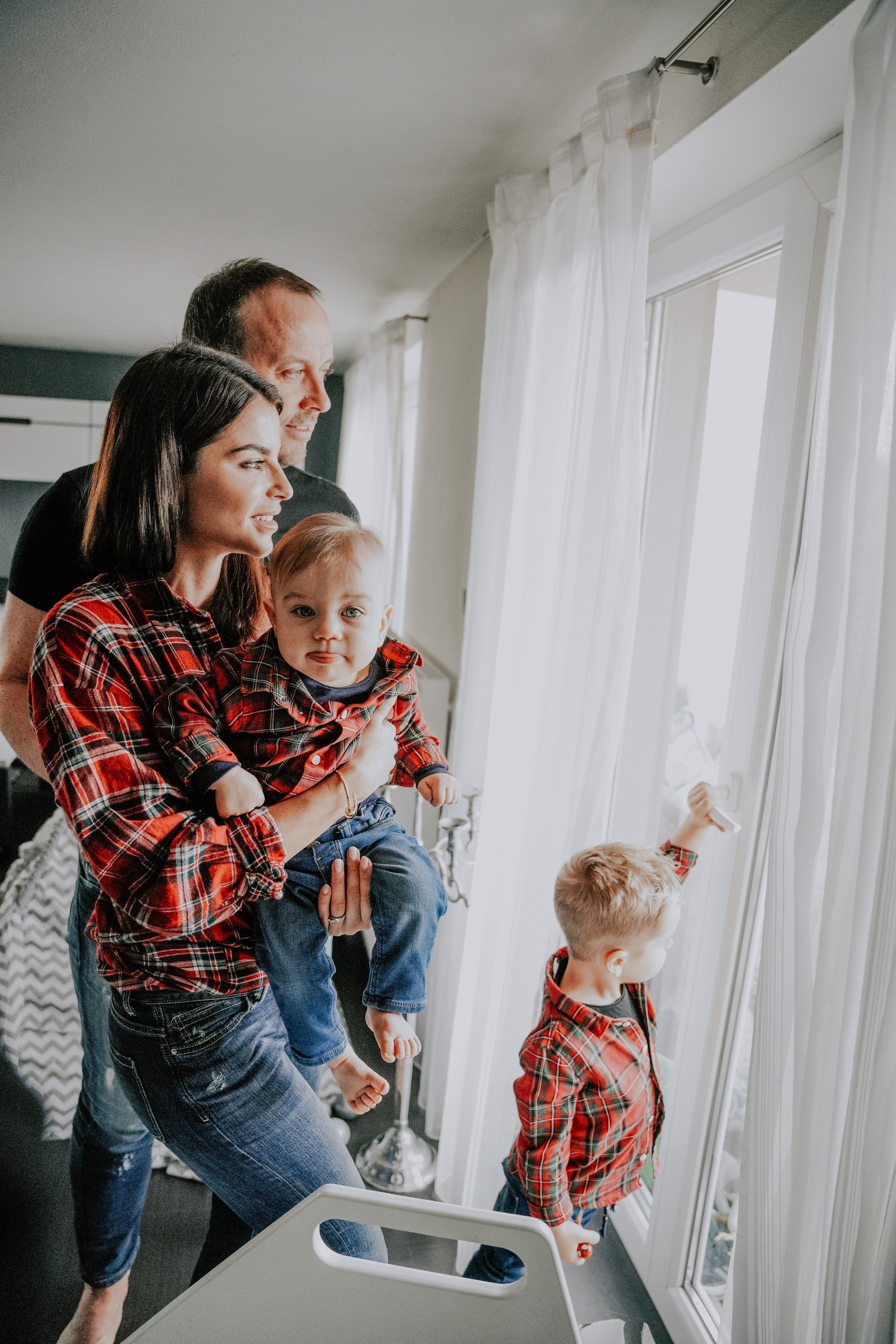 Christmas Family home photoshoot. Семейный фотограф Плзень Анита Дергачева
