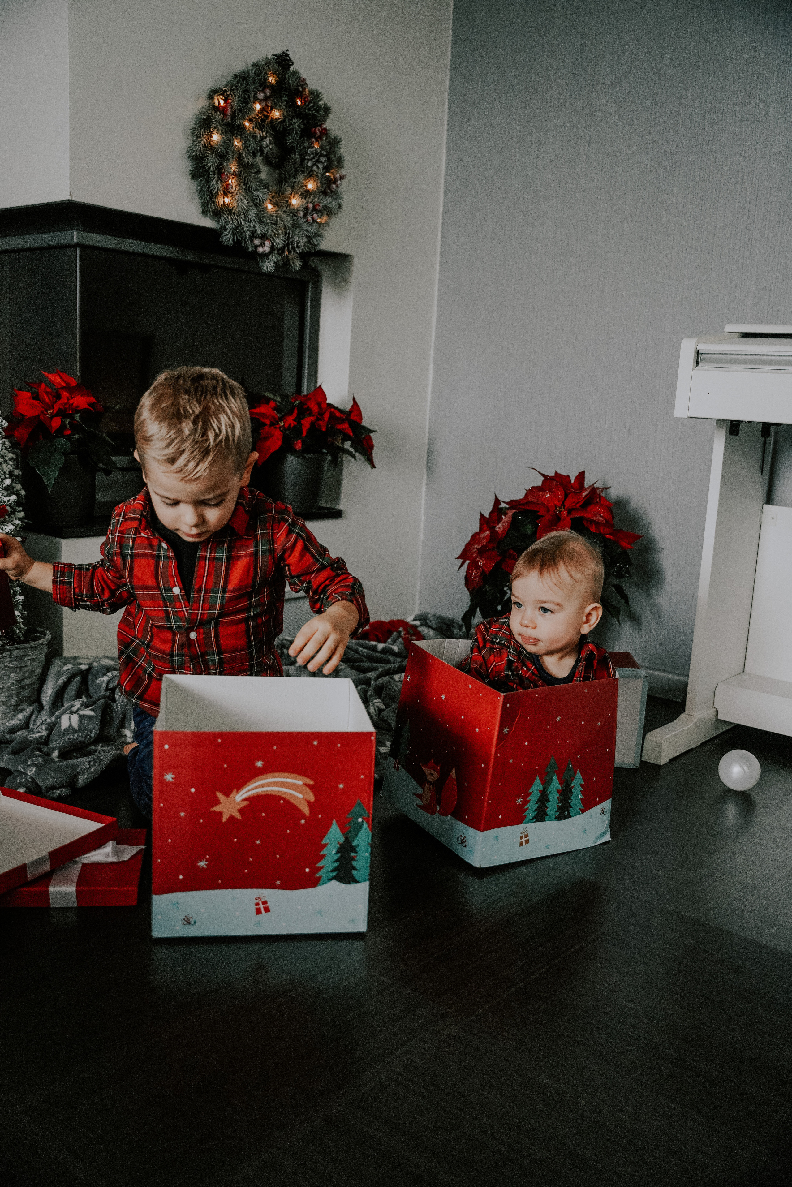 Christmas Family home photoshoot. Семейный фотограф Плзень Анита Дергачева