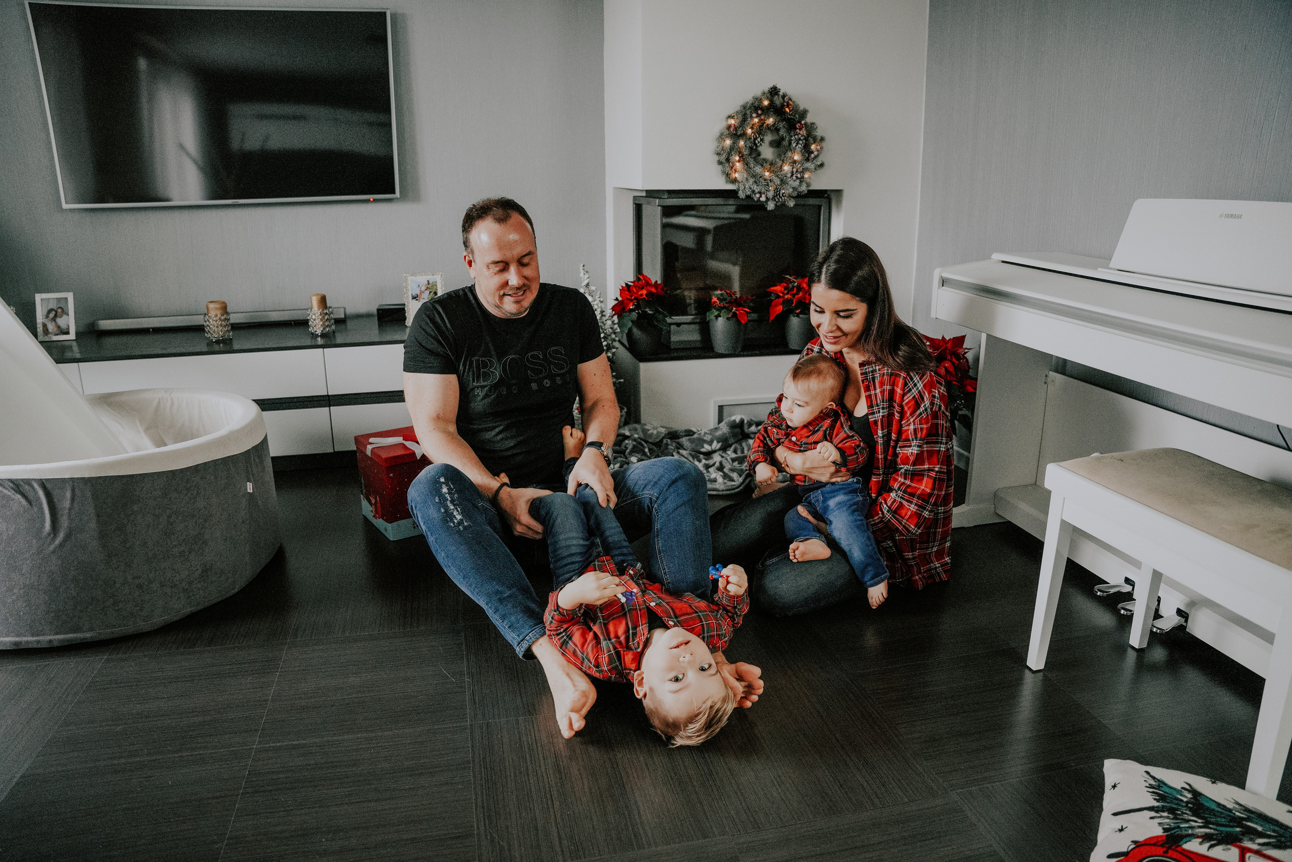 Christmas Family home photoshoot. Семейный фотограф Плзень Анита Дергачева