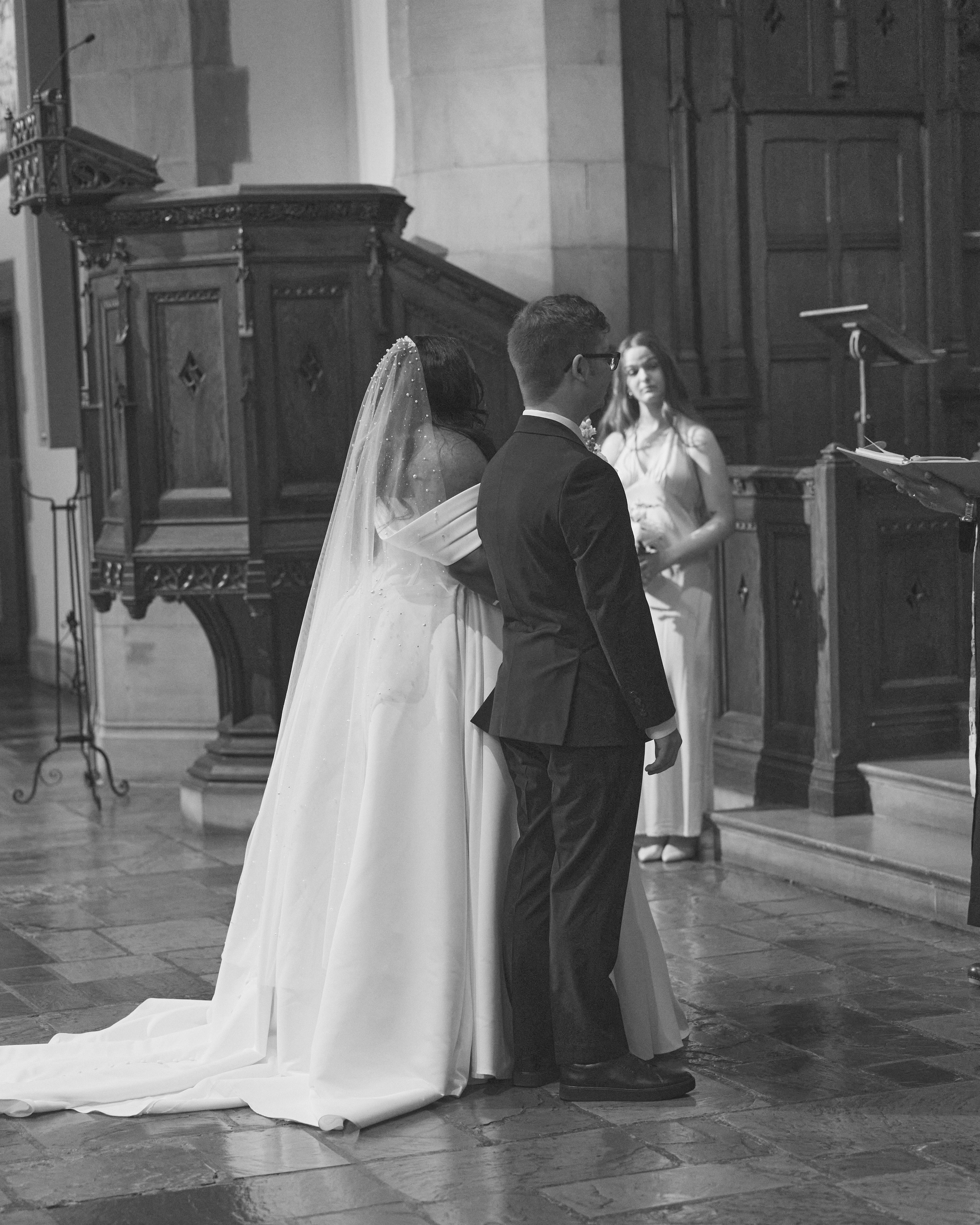 Micro wedding couple enjoying intimate celebration in Columbus Ohio