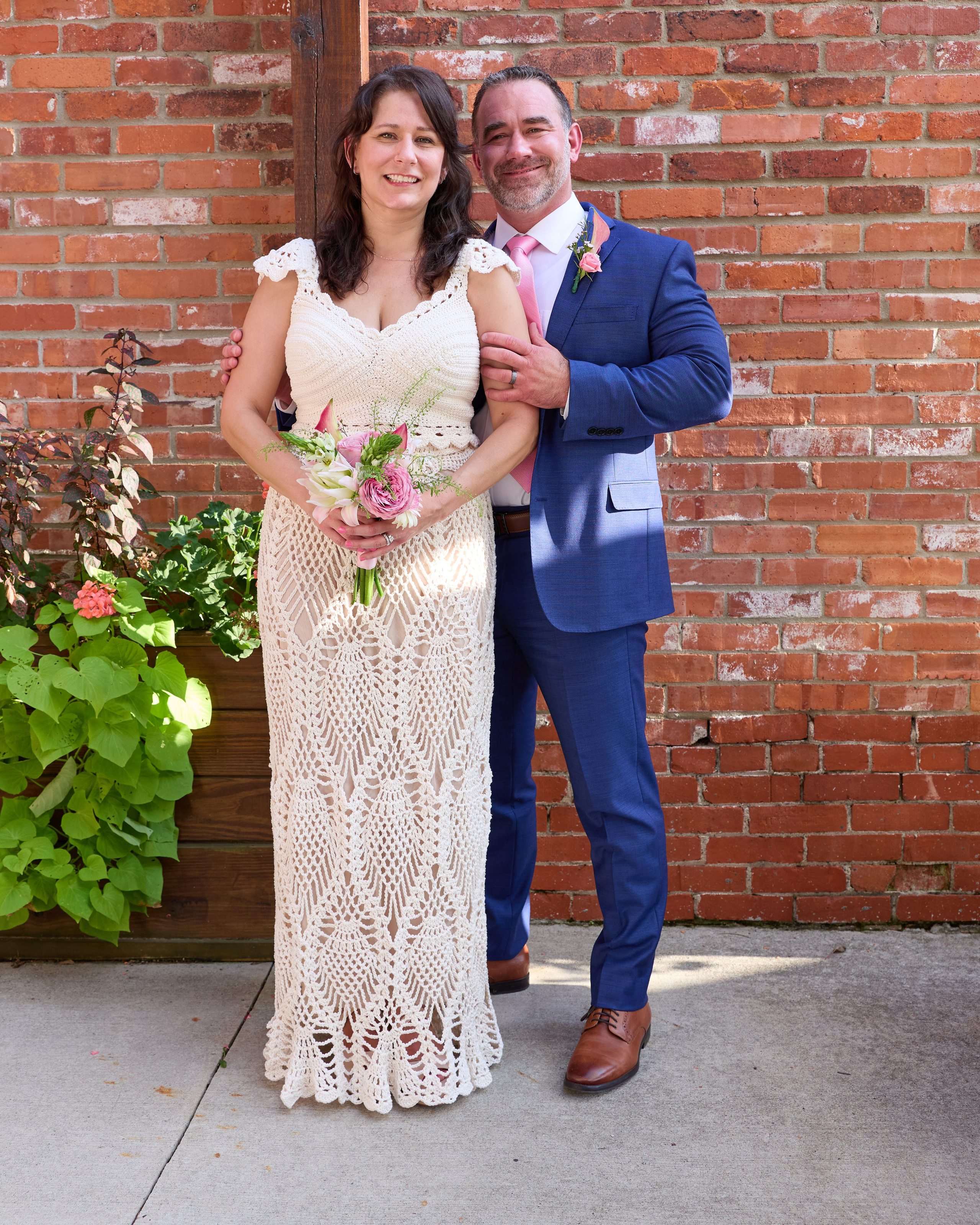 Intimate wedding ceremony with family and friends in Columbus Ohio
